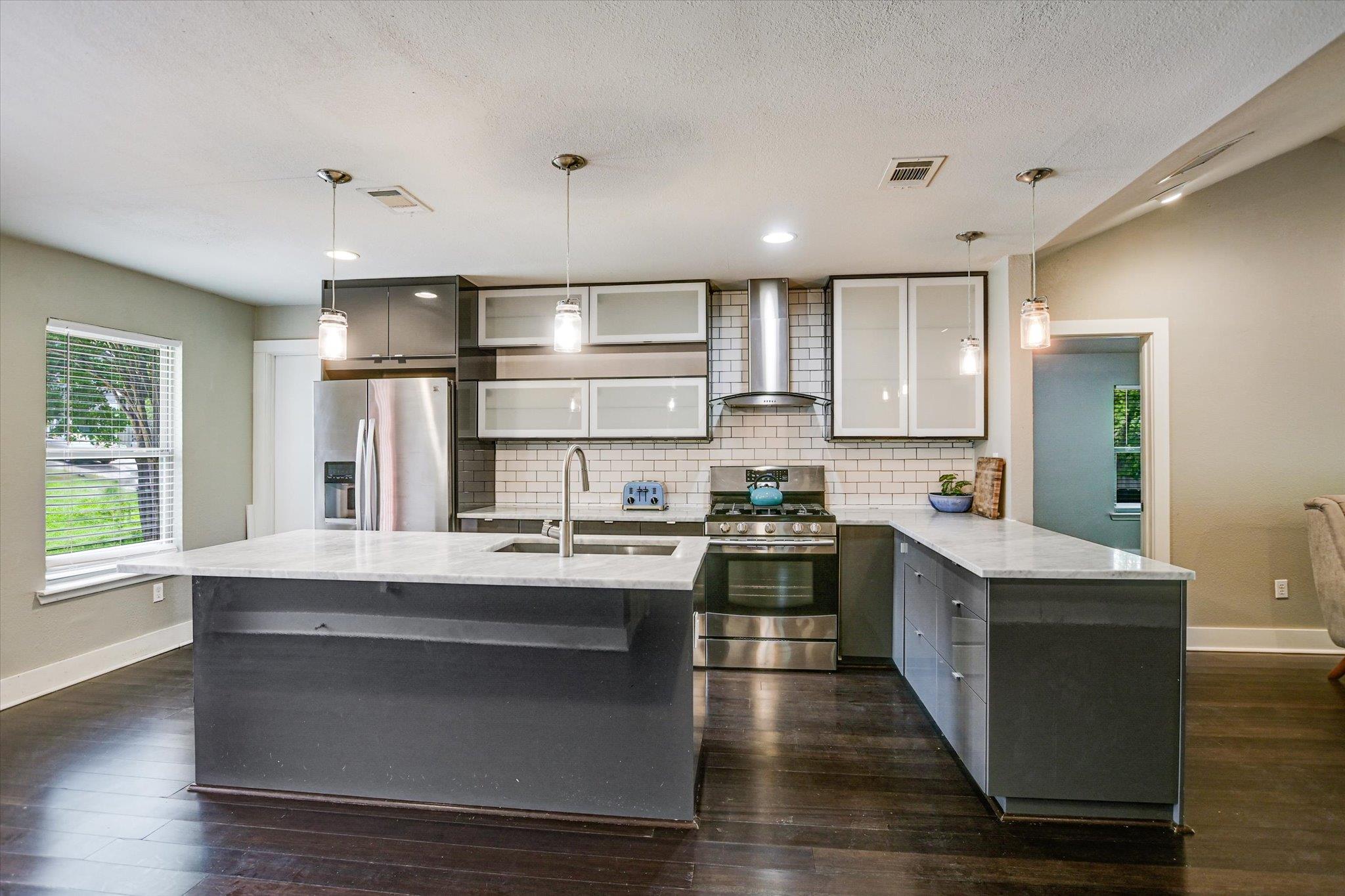 1206 Eleanor St, Austin, TX 78721