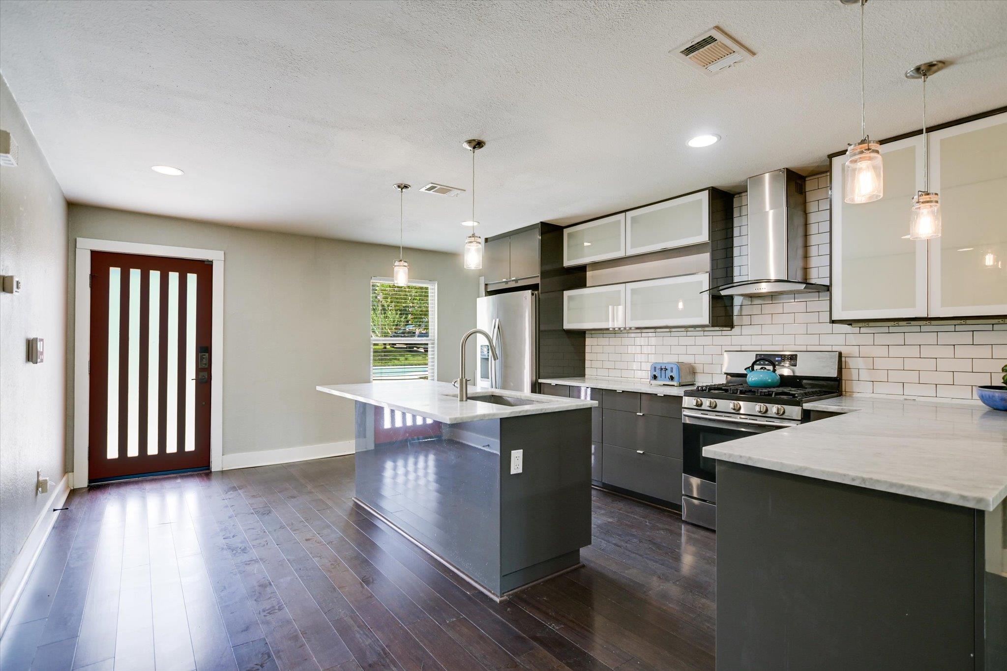 1206 Eleanor St, Austin, TX 78721