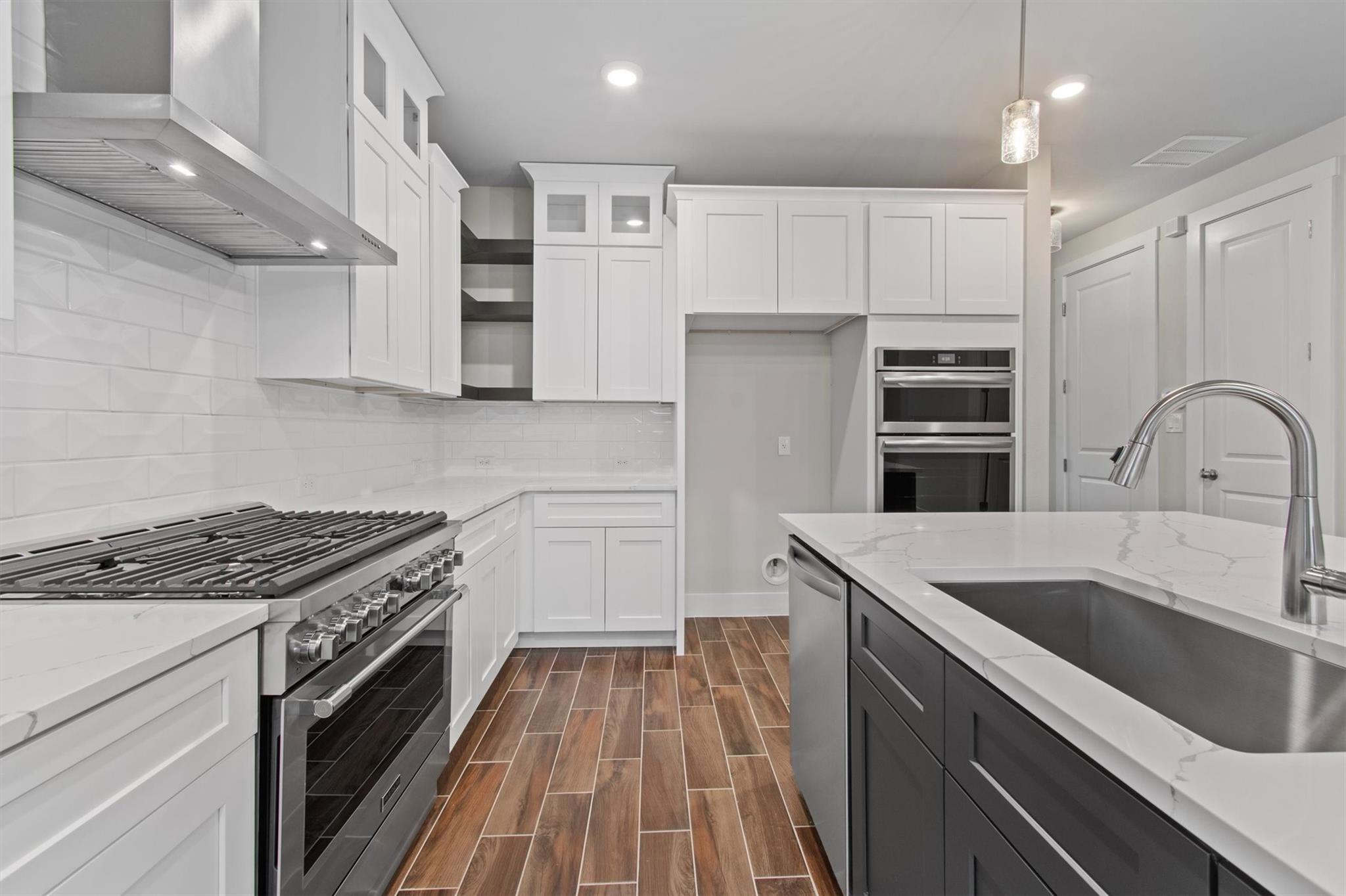 8515 Pine Muhly Dr, Lago Vista, TX 78645