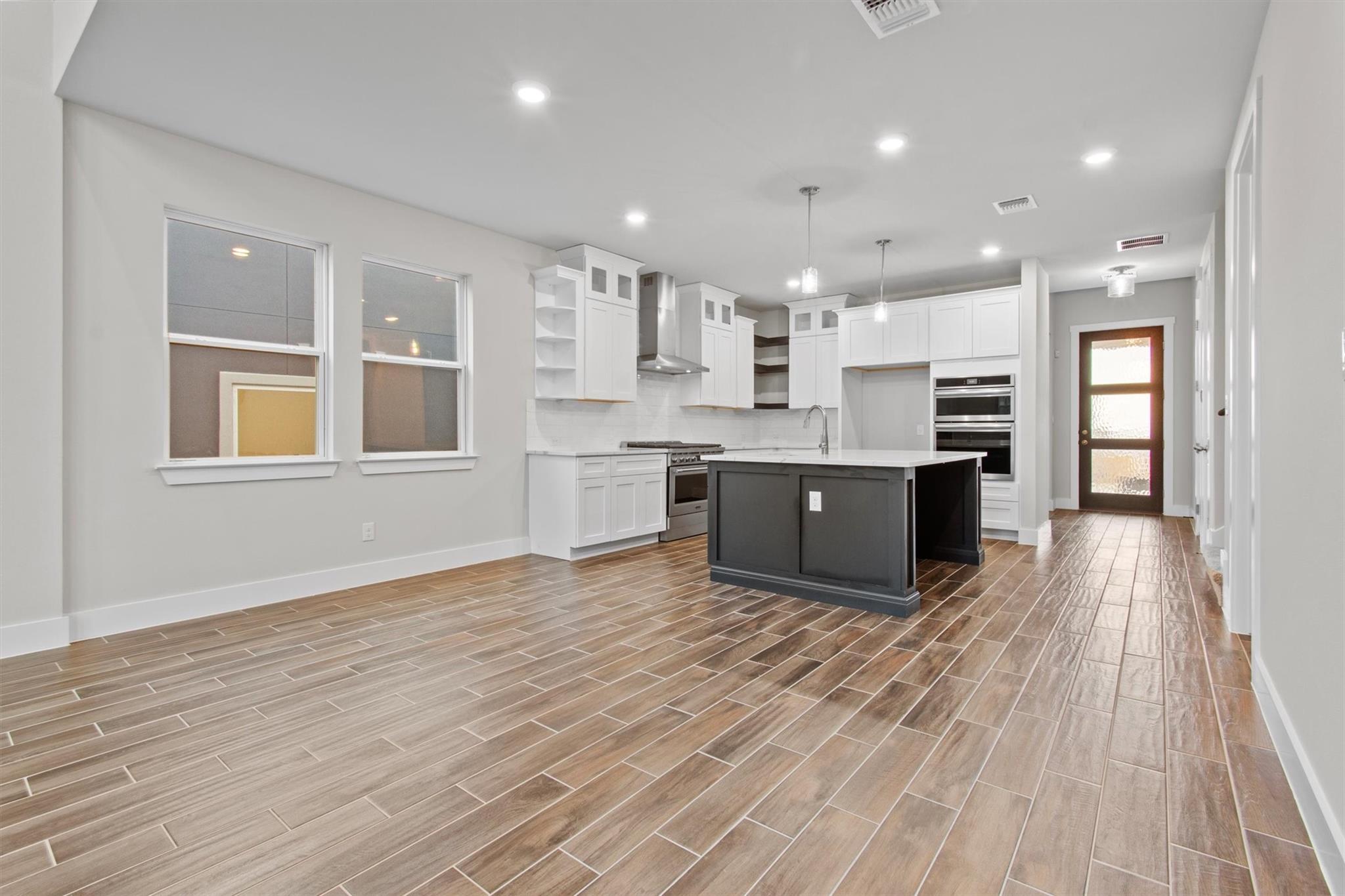 8515 Pine Muhly Dr, Lago Vista, TX 78645