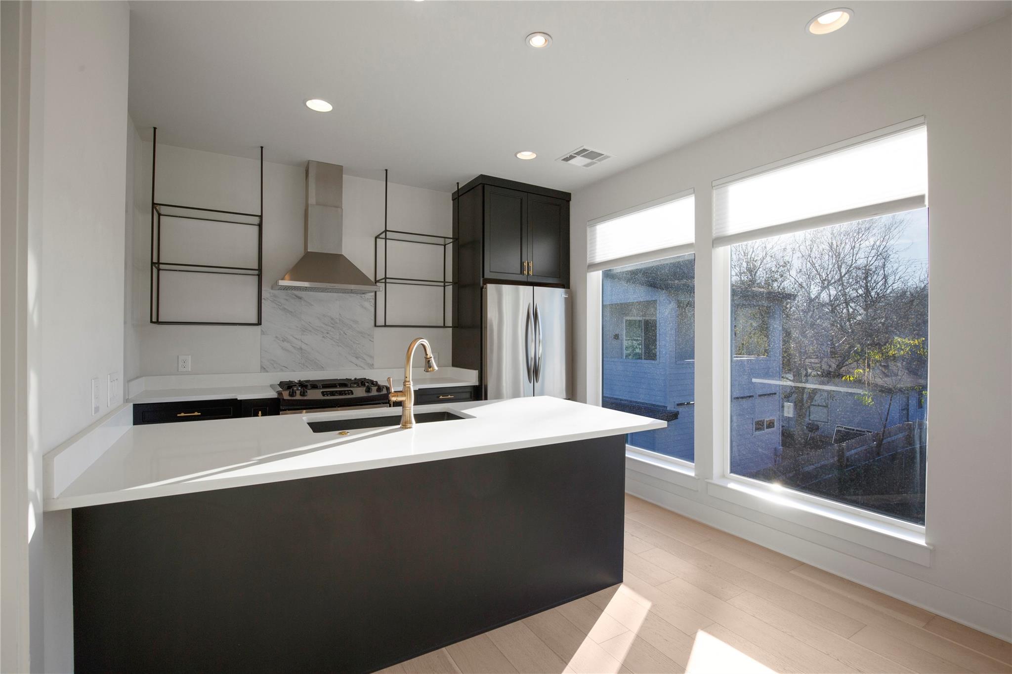 1708 Perez St # B, Austin, TX 78721