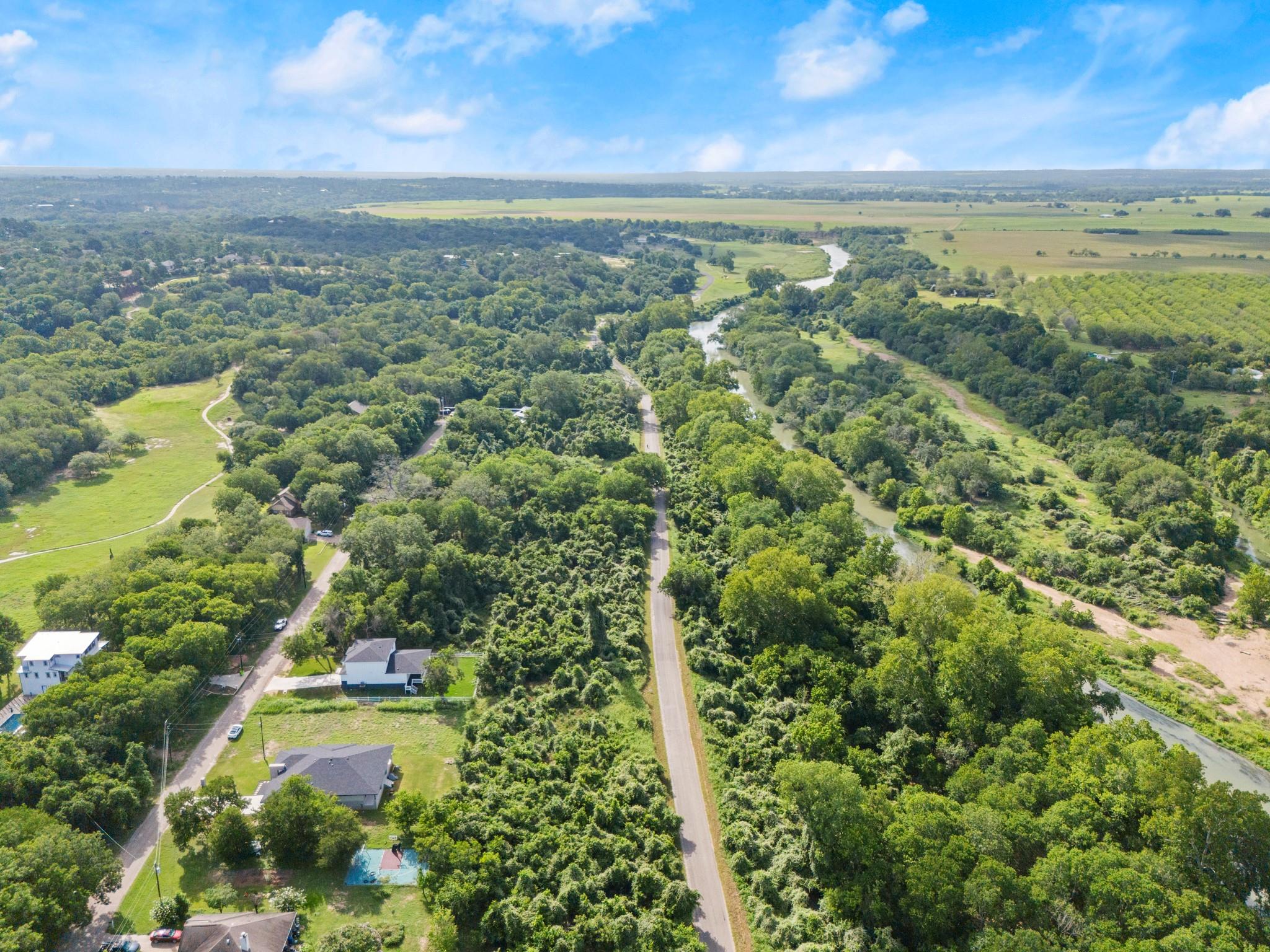 147 Kahana Ln, Bastrop, TX 78602