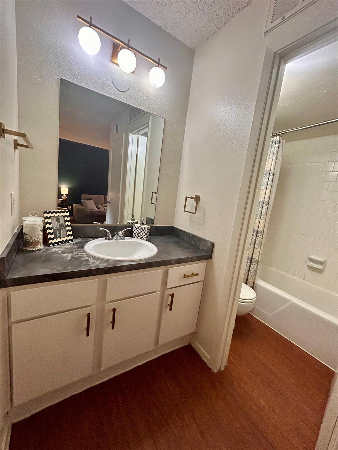 4209 Avenue B Ave # 108, Austin, TX 78751