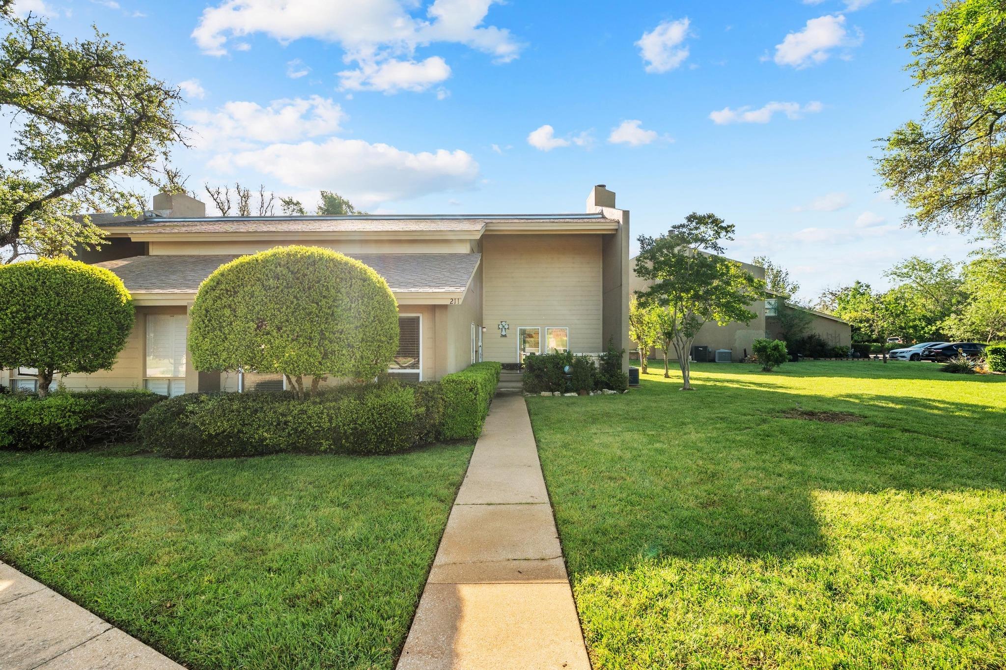 211 Lido Cir N # 1, Lakeway, TX 78734