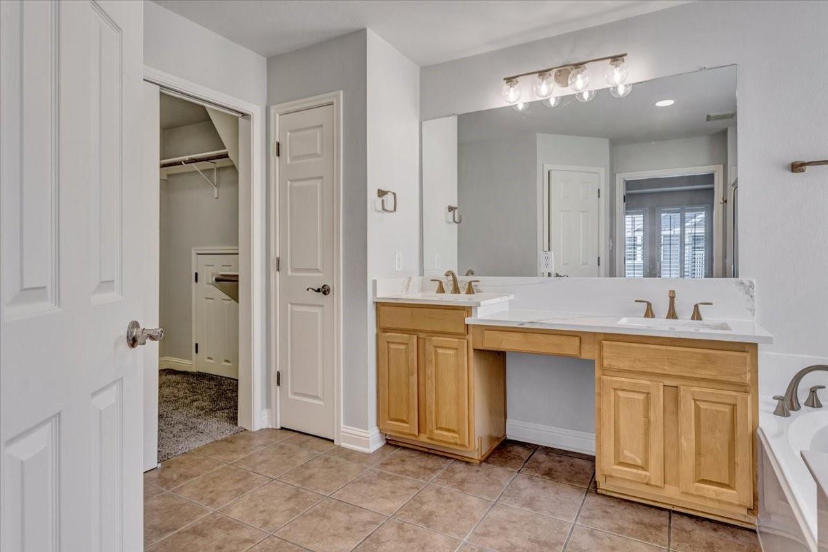 629 Twelve Oaks Ln, Austin, TX 78704