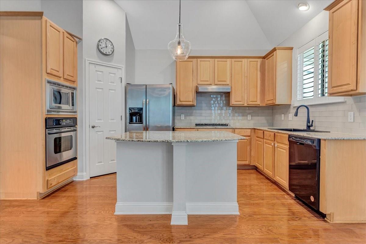 629 Twelve Oaks Ln, Austin, TX 78704