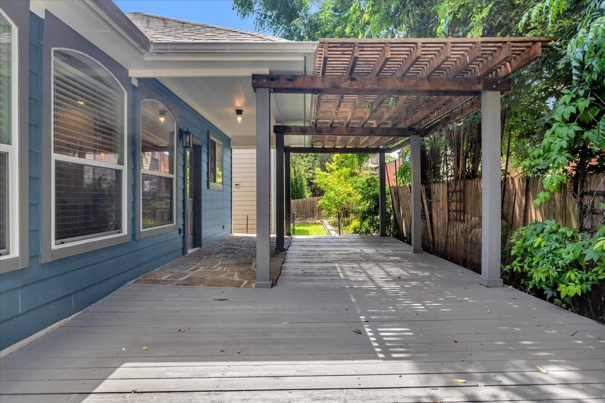 629 Twelve Oaks Ln, Austin, TX 78704