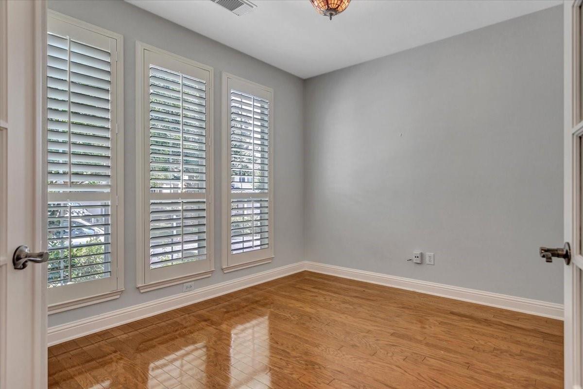 629 Twelve Oaks Ln, Austin, TX 78704