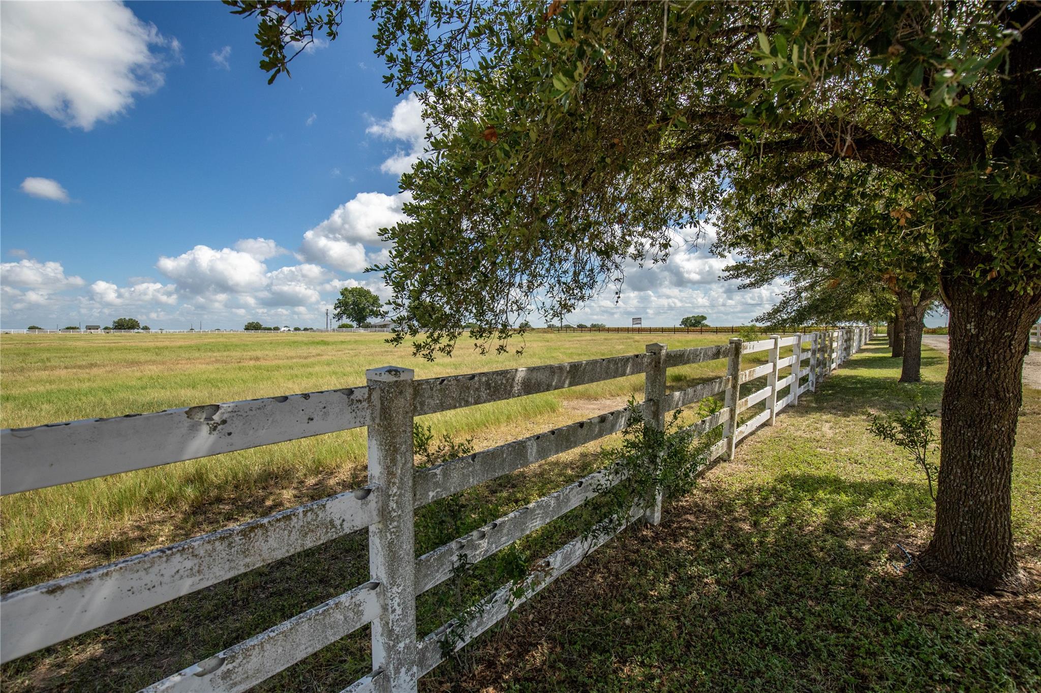 404 Annies Ln, La Vernia, TX 78121