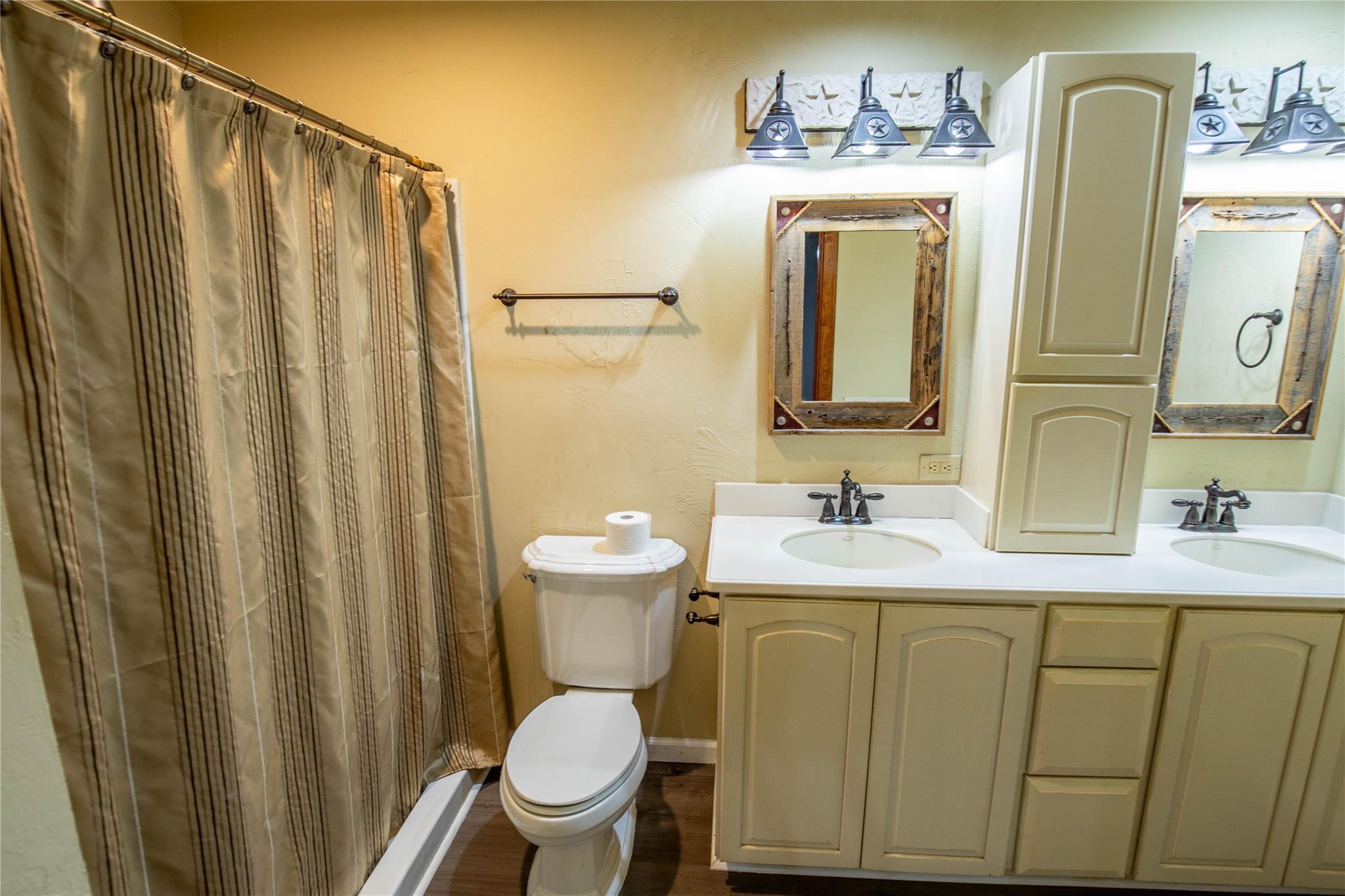 404 Annies Ln, La Vernia, TX 78121