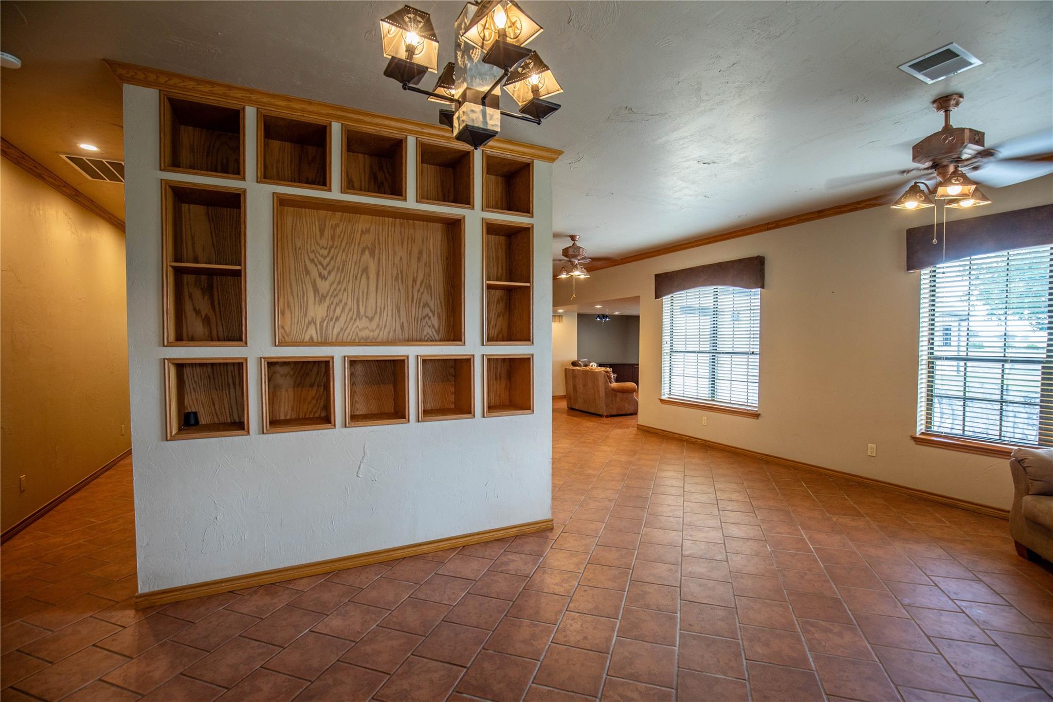 404 Annies Ln, La Vernia, TX 78121