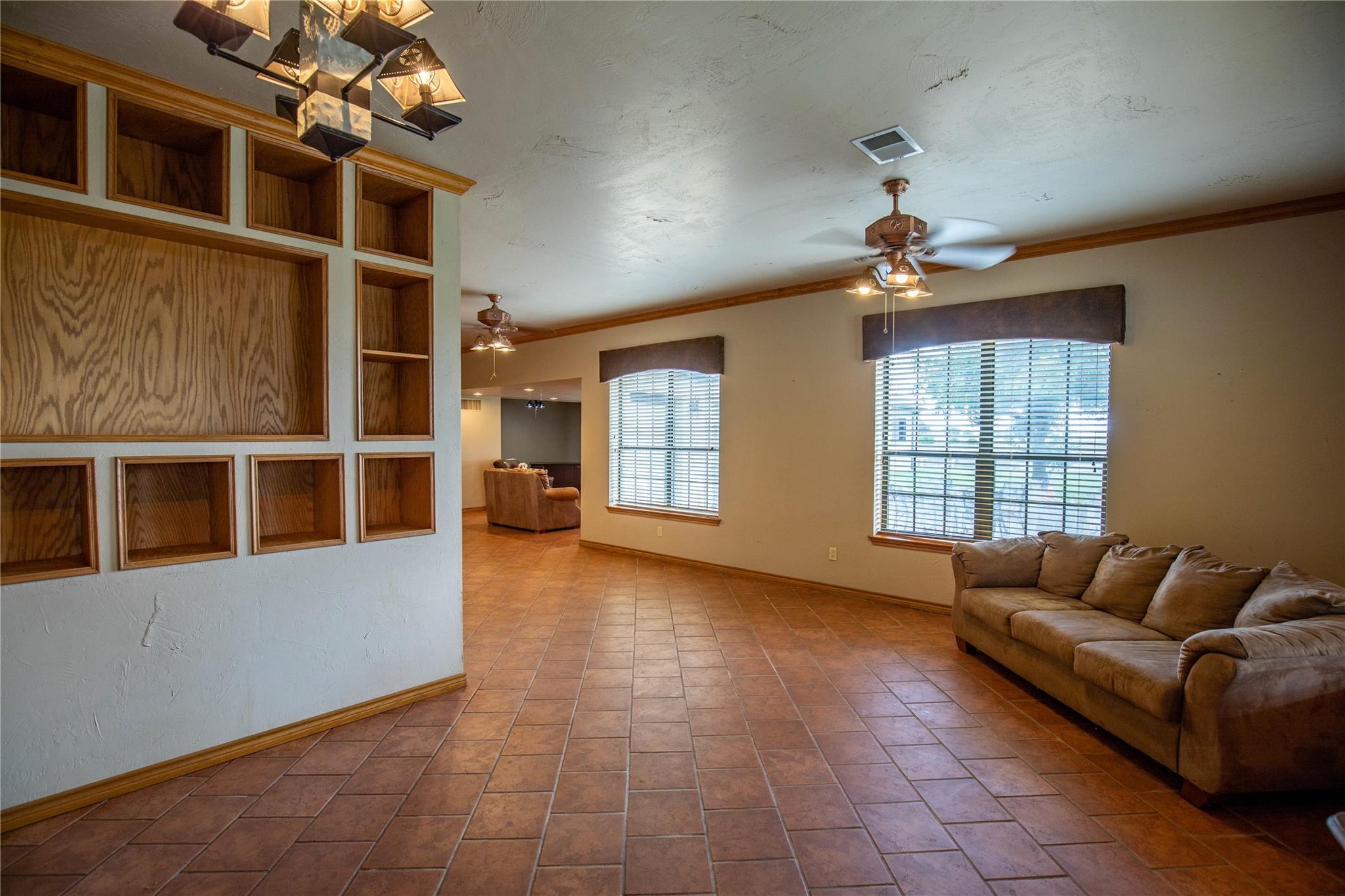 404 Annies Ln, La Vernia, TX 78121