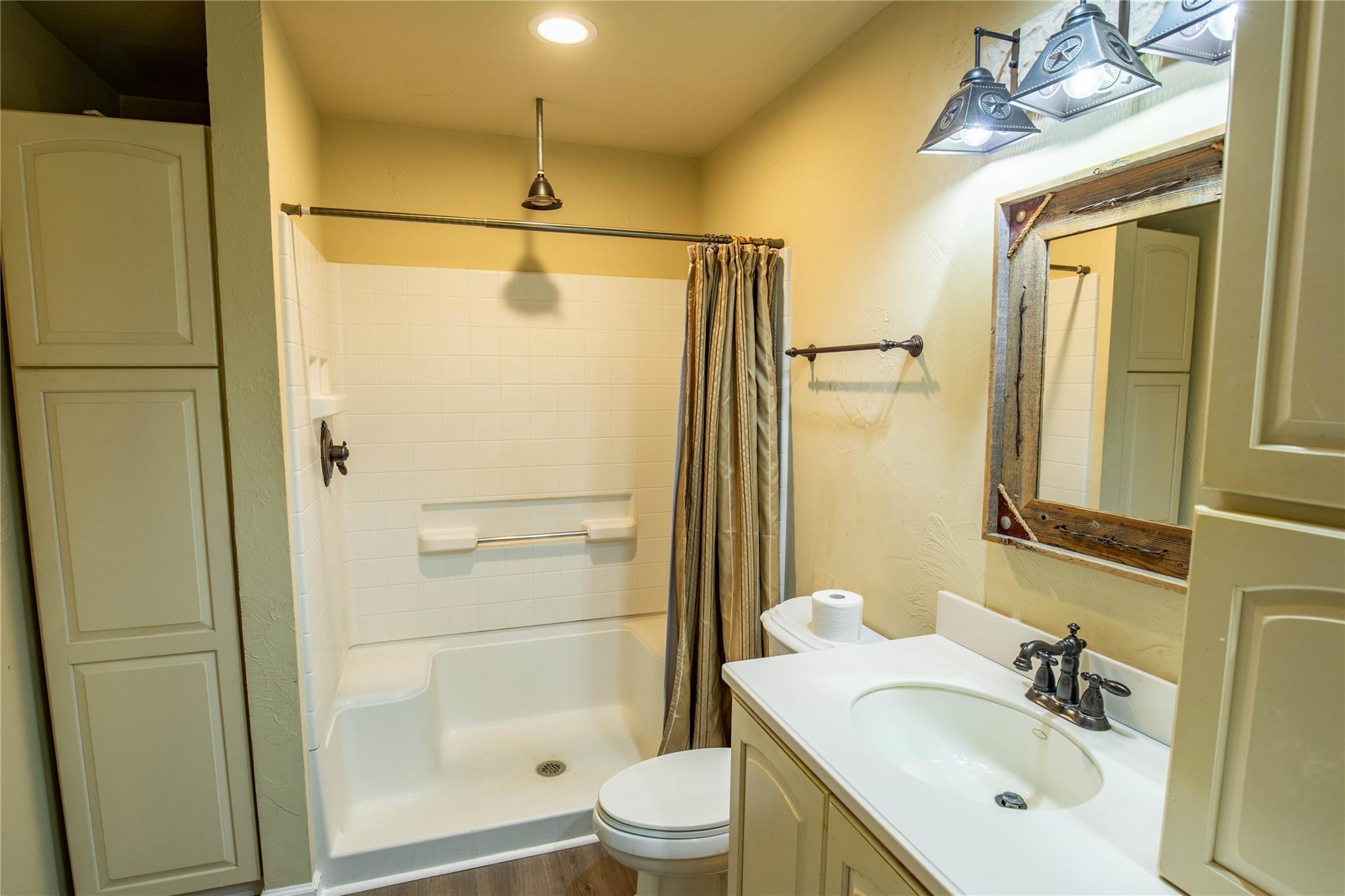 404 Annies Ln, La Vernia, TX 78121