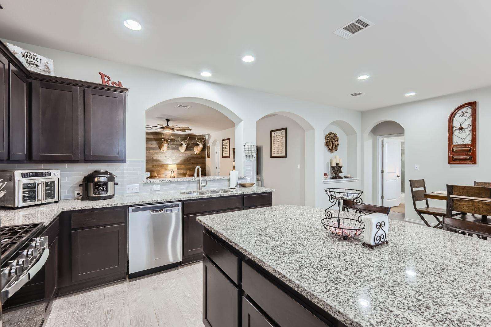 541 Blue Oak Blvd, San Marcos, TX 78666
