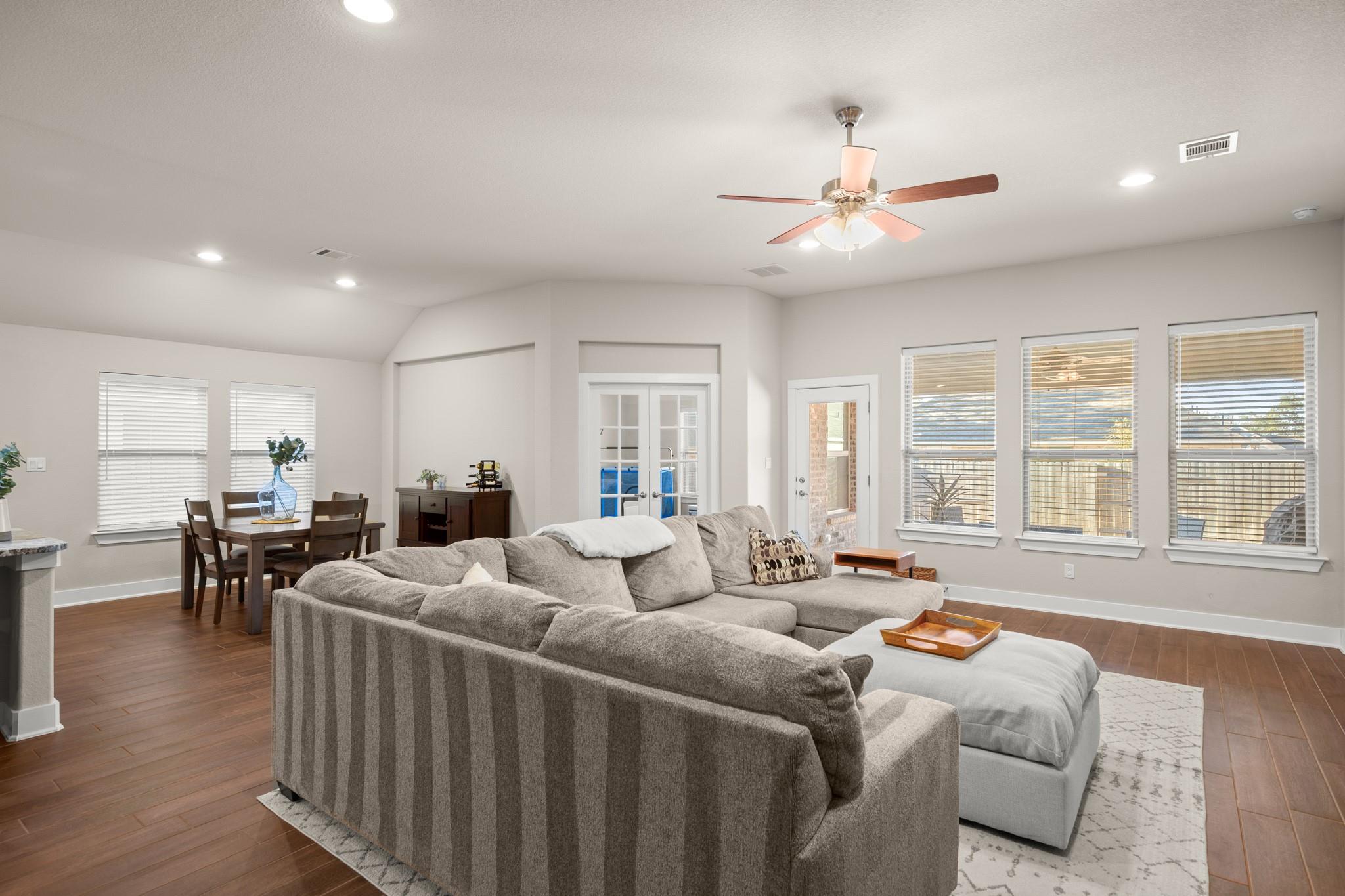 120 Red Granite Rd, Georgetown, TX 78633