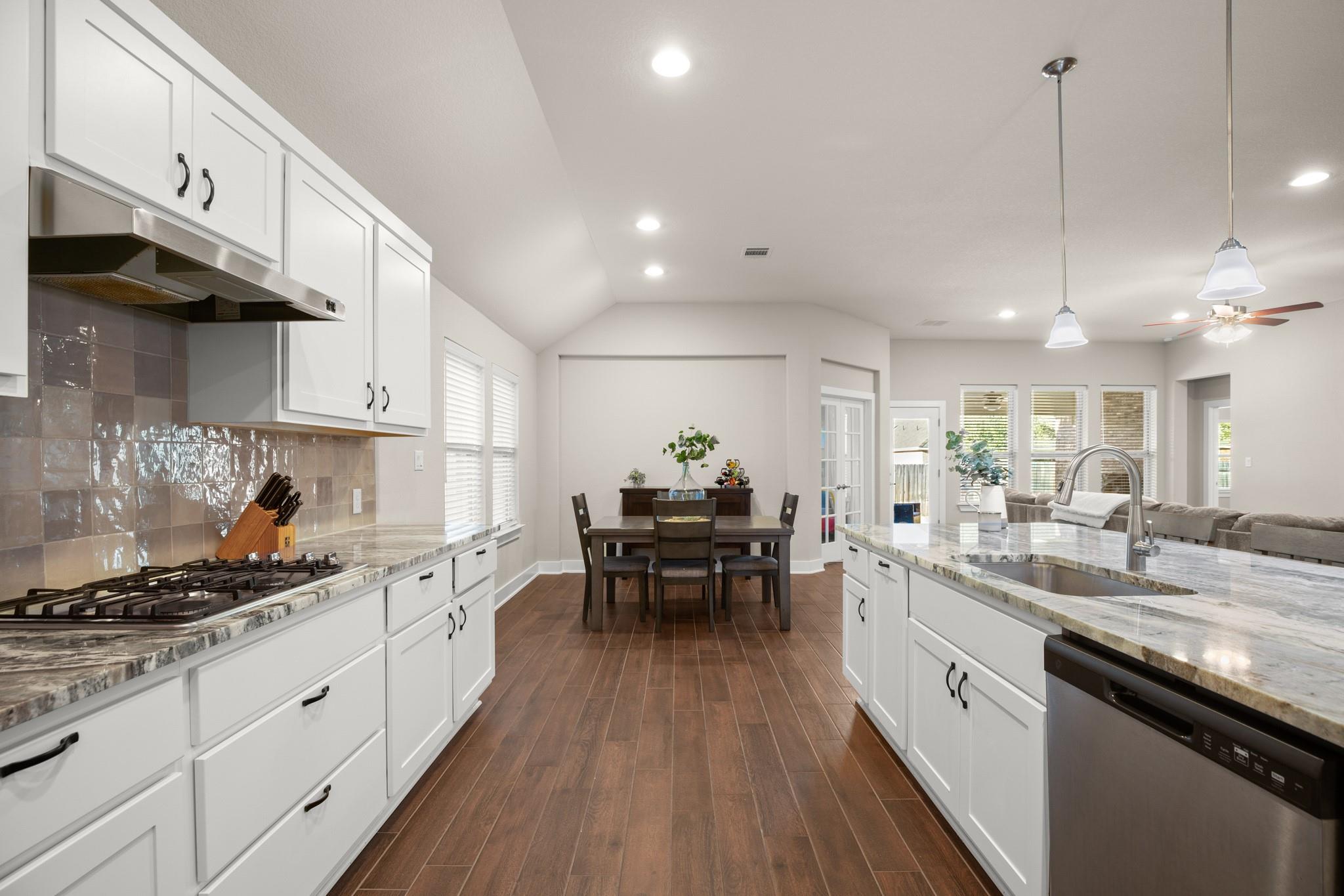120 Red Granite Rd, Georgetown, TX 78633