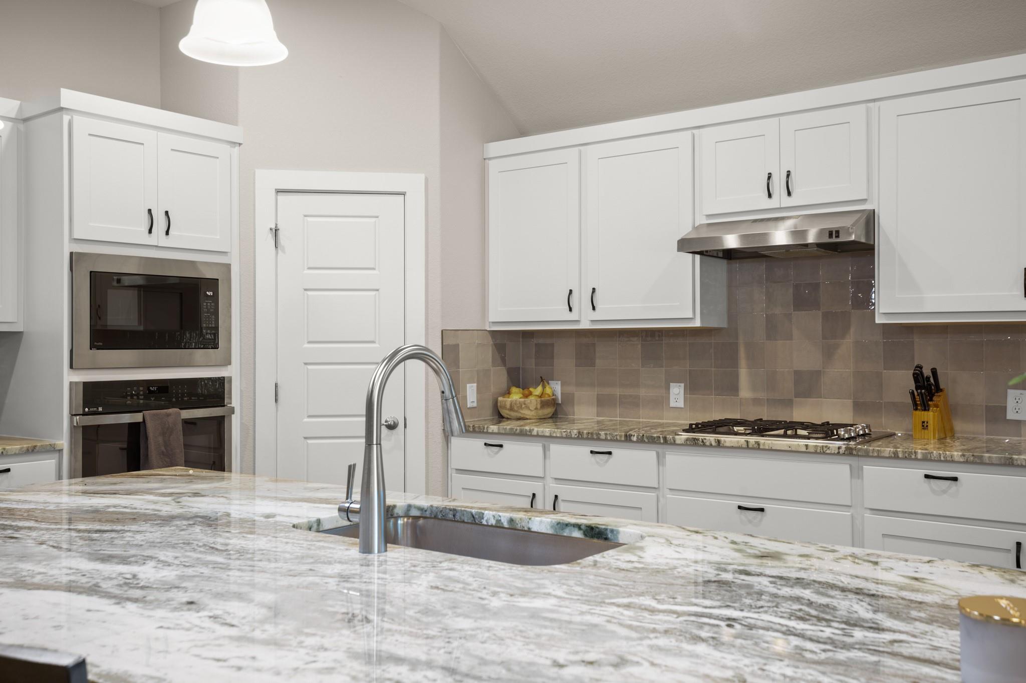 120 Red Granite Rd, Georgetown, TX 78633