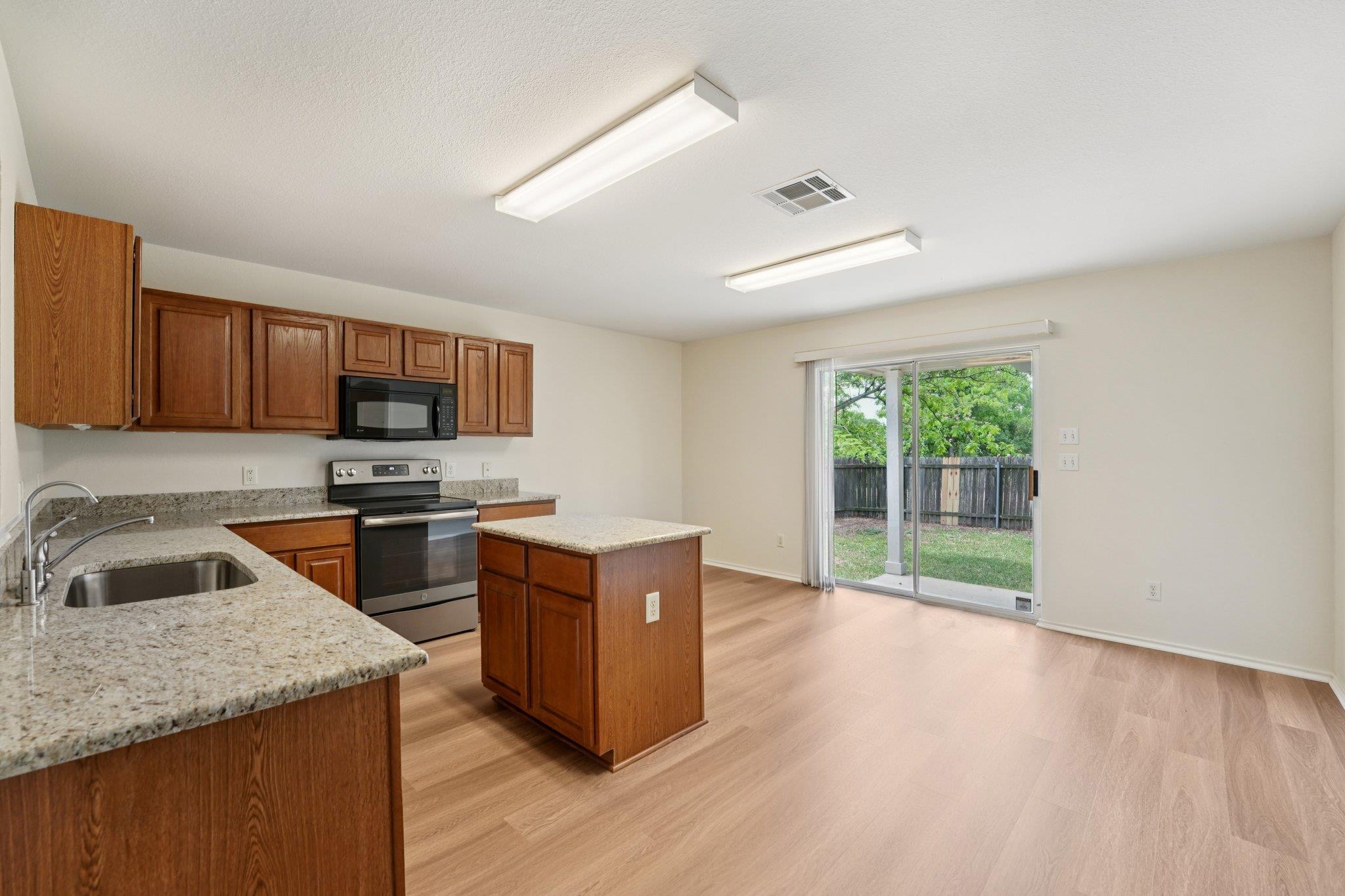 110 Amandas Way, Buda, TX 78610