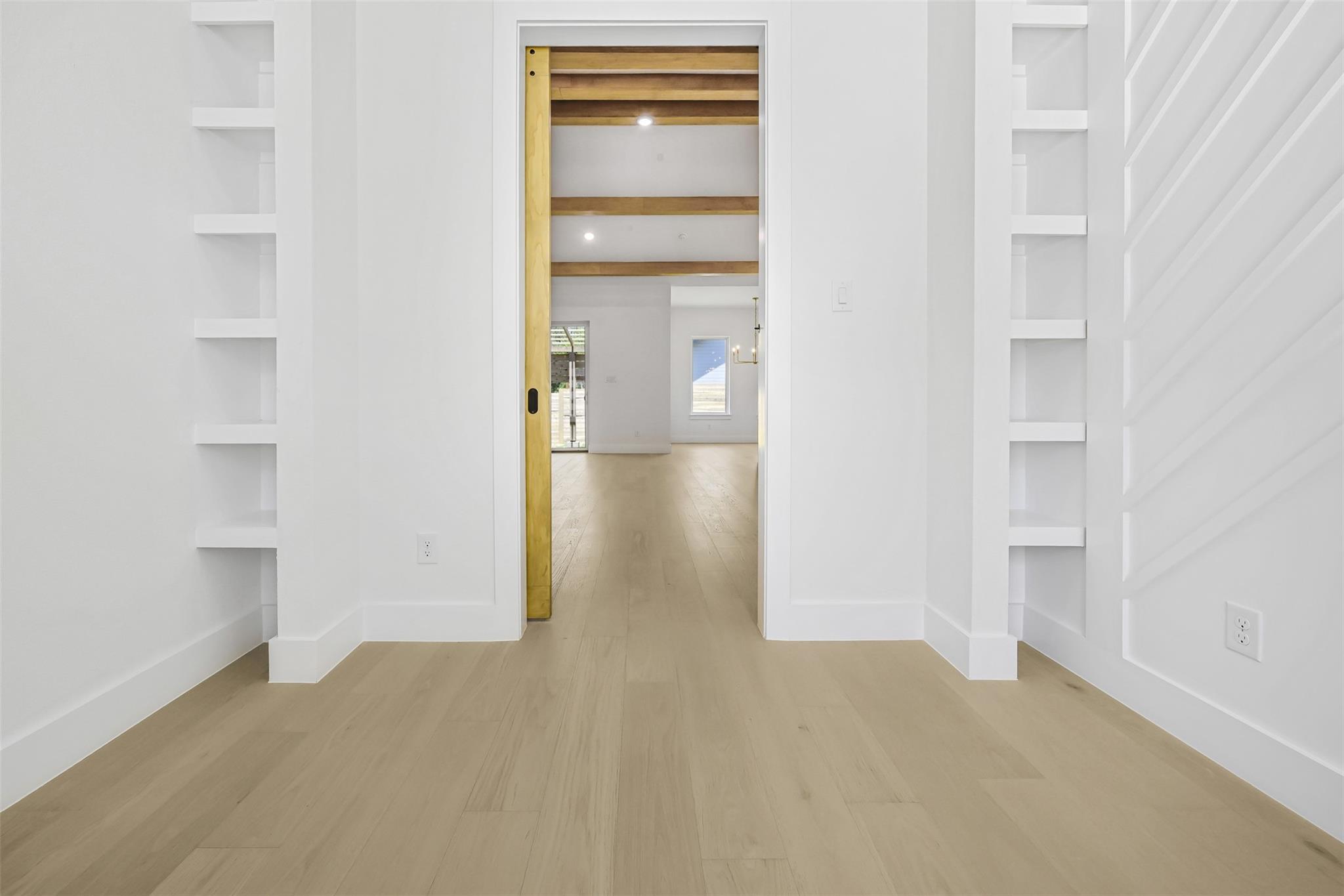 609 Cowal Dr S, Briarcliff, TX 78669