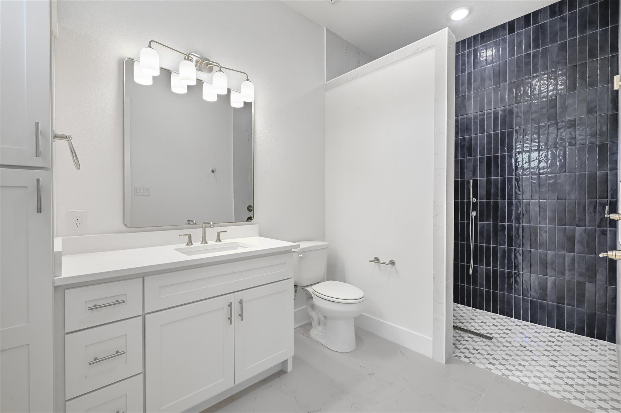 609 Cowal Dr S, Briarcliff, TX 78669