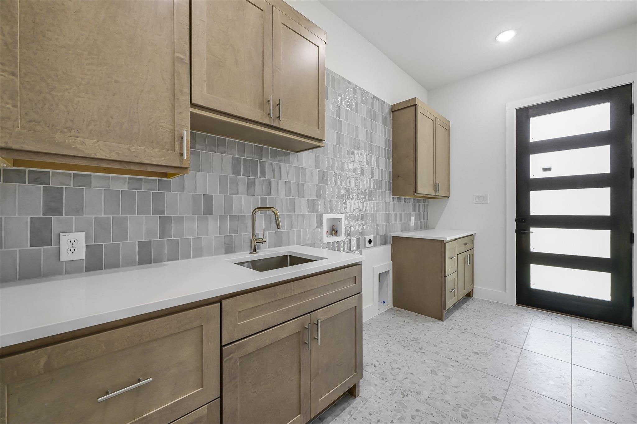 609 Cowal Dr S, Briarcliff, TX 78669