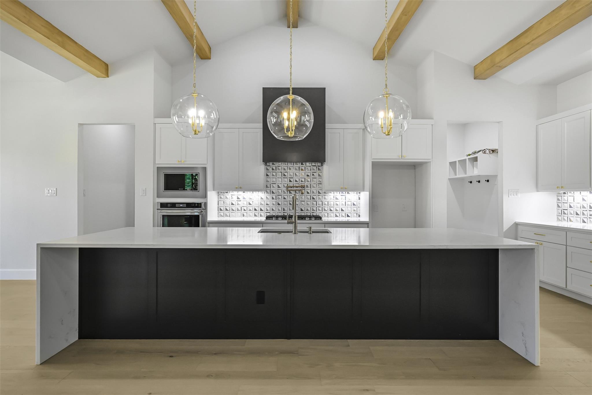 609 Cowal Dr S, Briarcliff, TX 78669