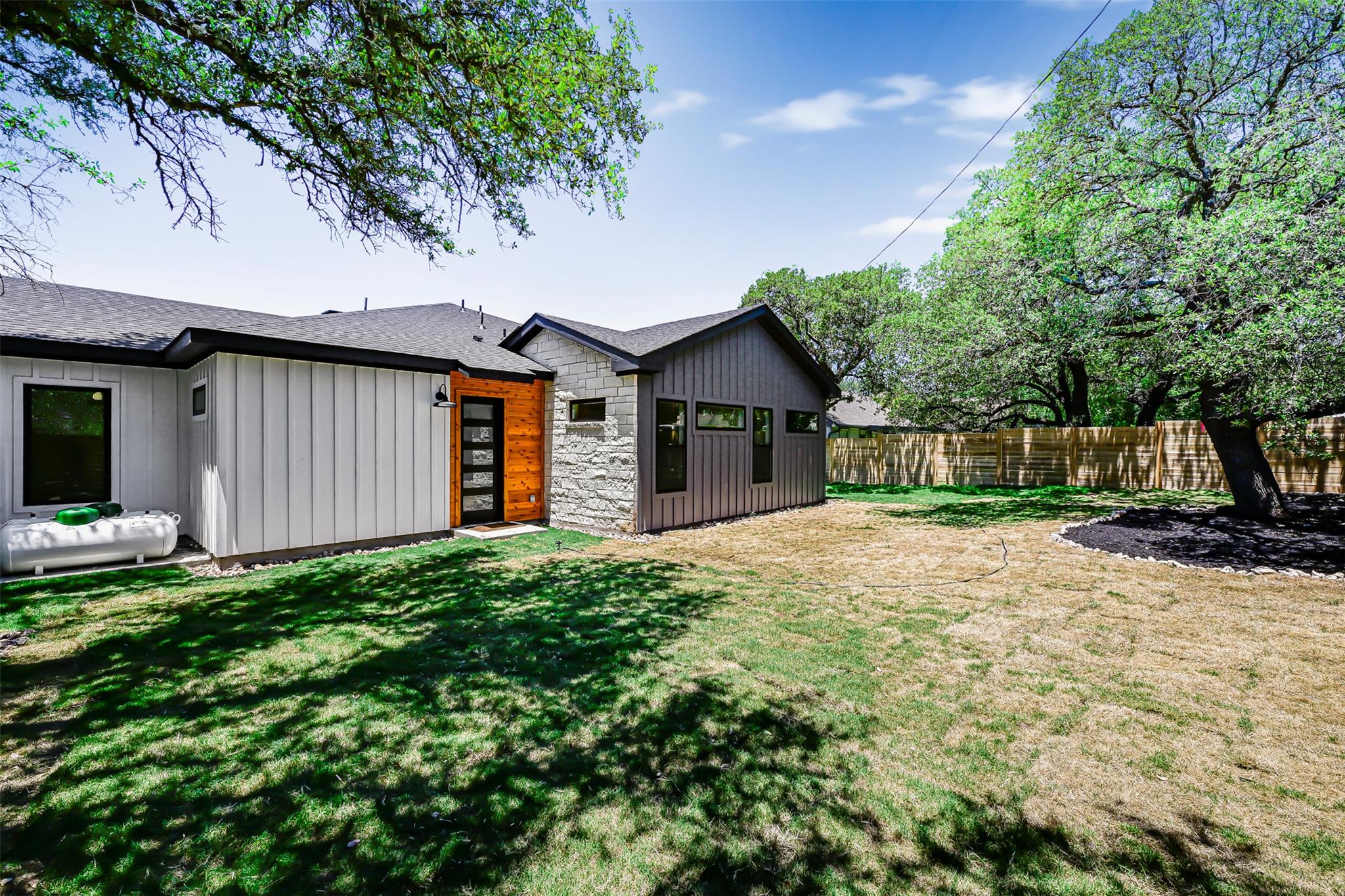 609 Cowal Dr S, Briarcliff, TX 78669