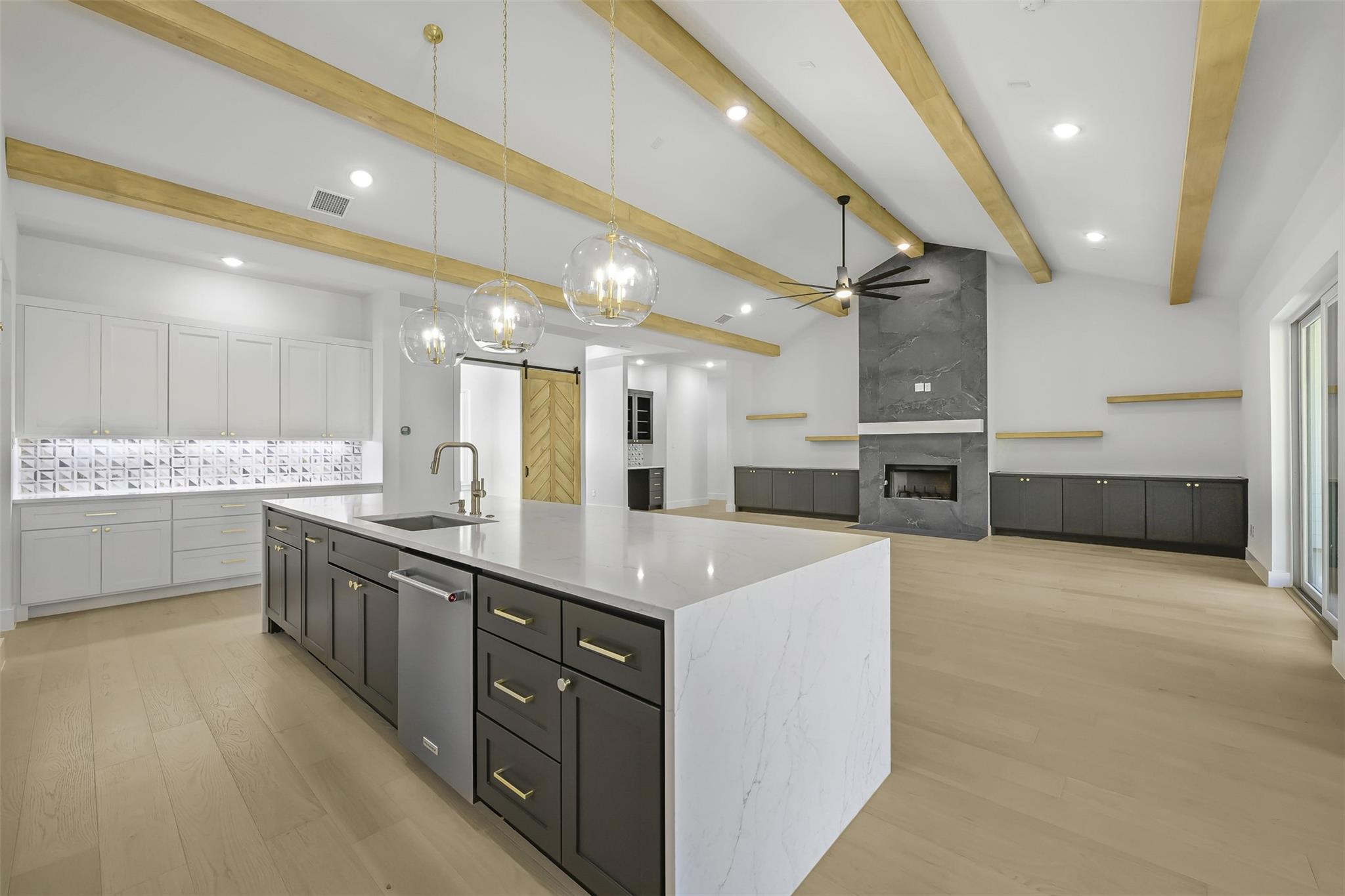 609 Cowal Dr S, Briarcliff, TX 78669