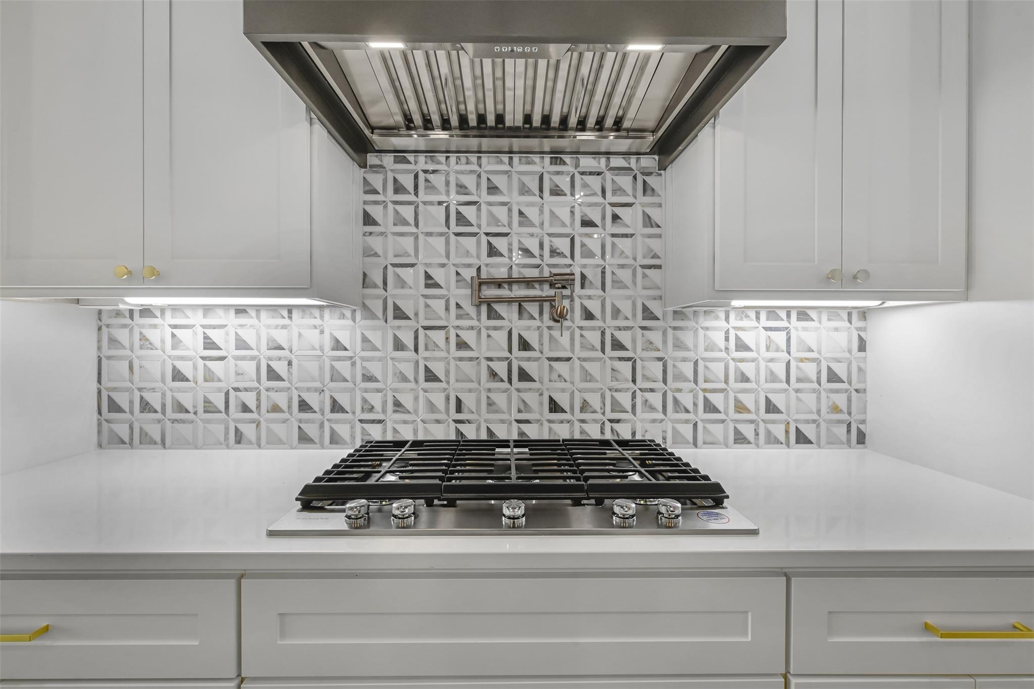 609 Cowal Dr S, Briarcliff, TX 78669