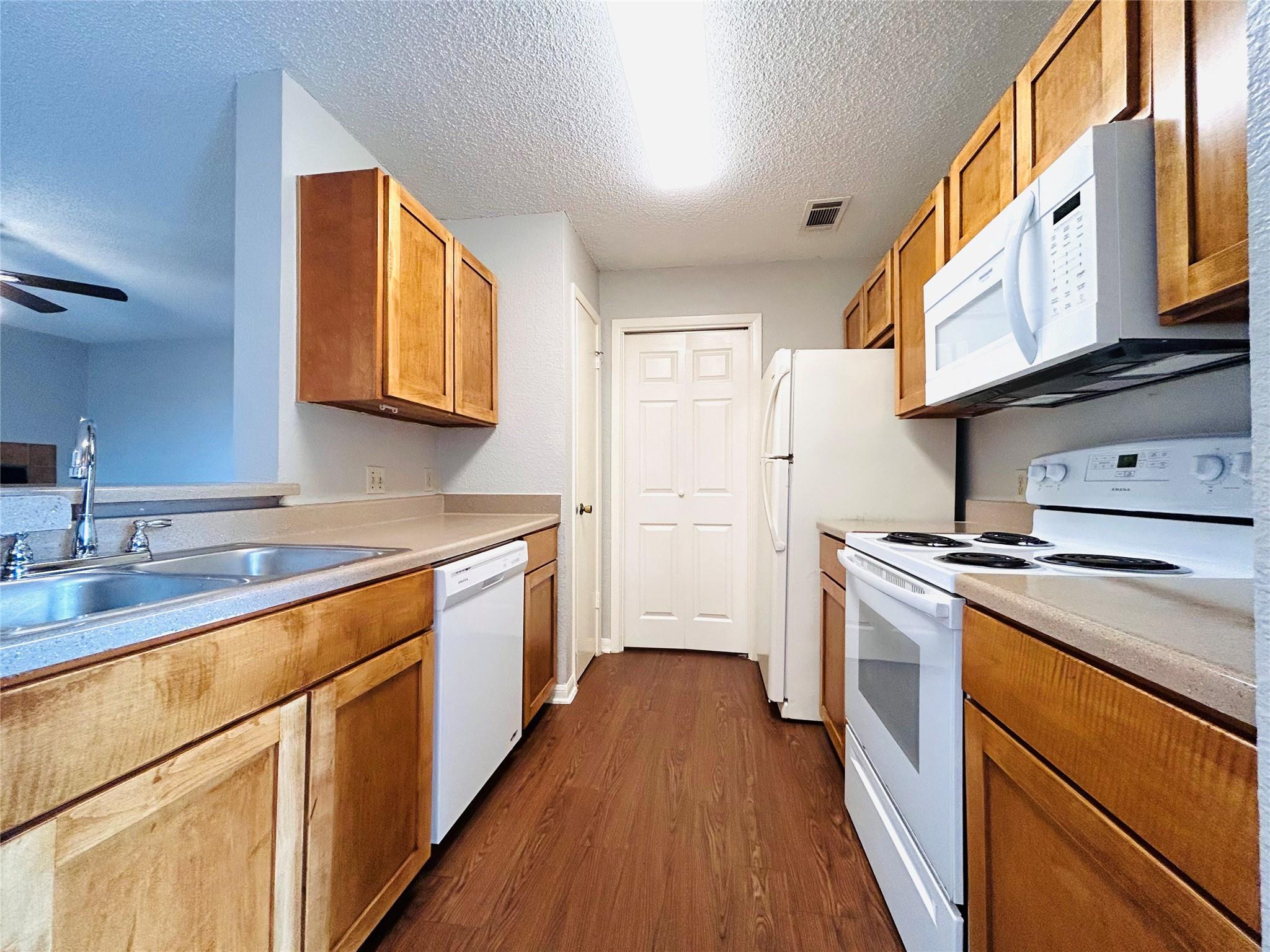 8913 Schick Rd # D, Austin, TX 78729