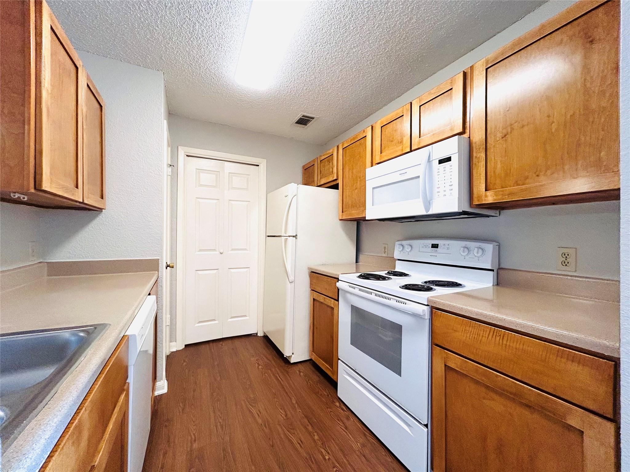 8913 Schick Rd # D, Austin, TX 78729