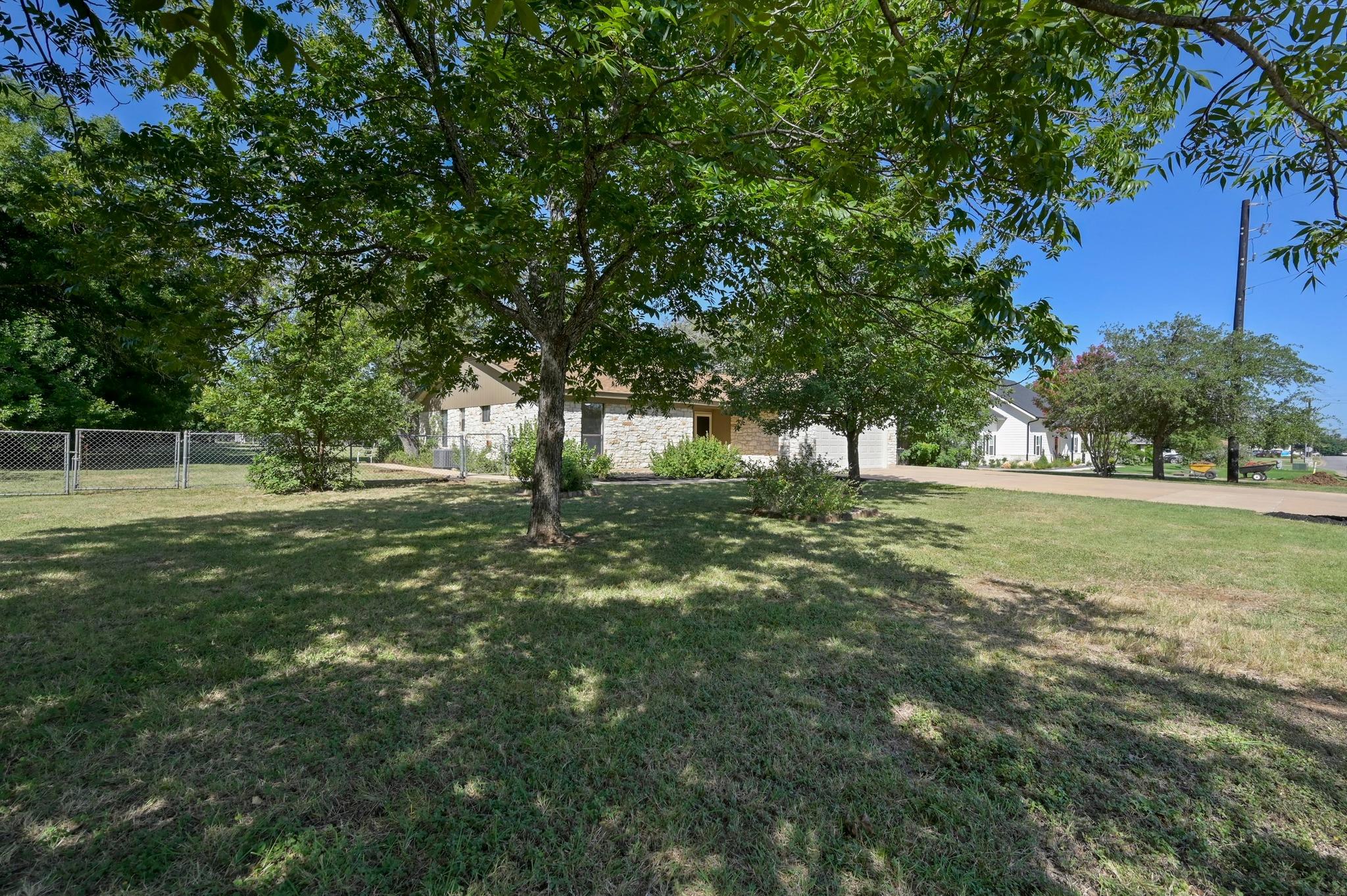 2202 Dawn Dr, Georgetown, TX 78628