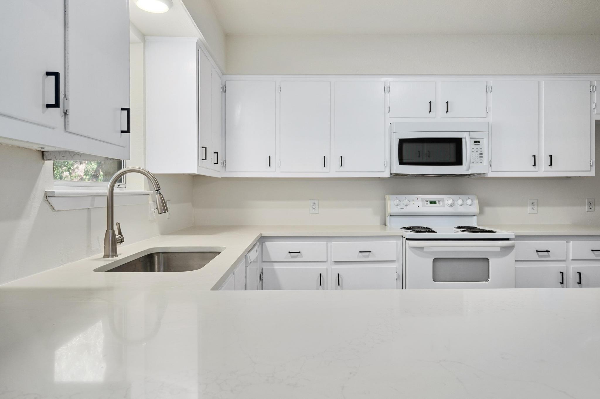 2202 Dawn Dr, Georgetown, TX 78628