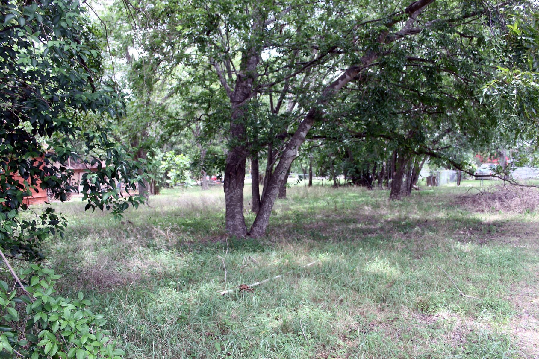 00 Laredo St, Lockhart, TX 78644