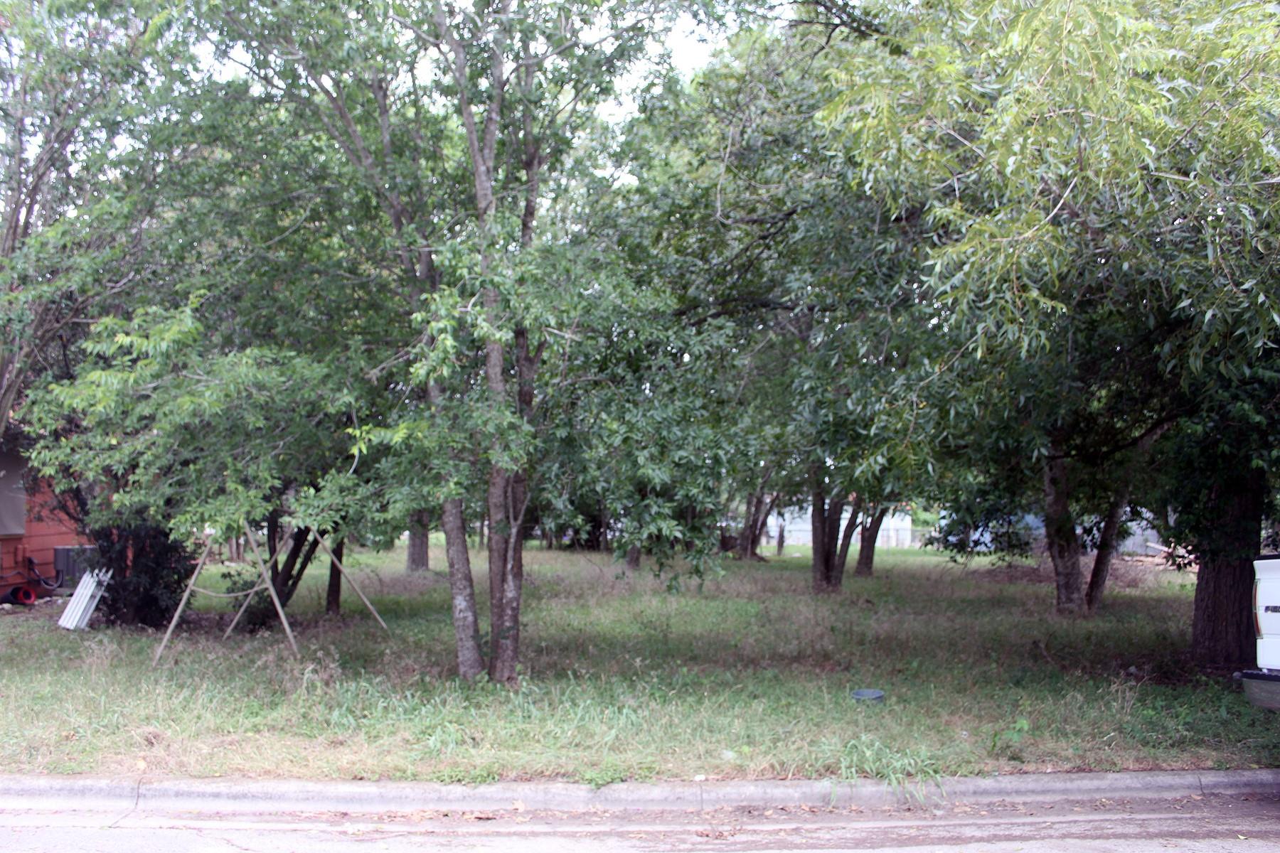 00 Laredo St, Lockhart, TX 78644