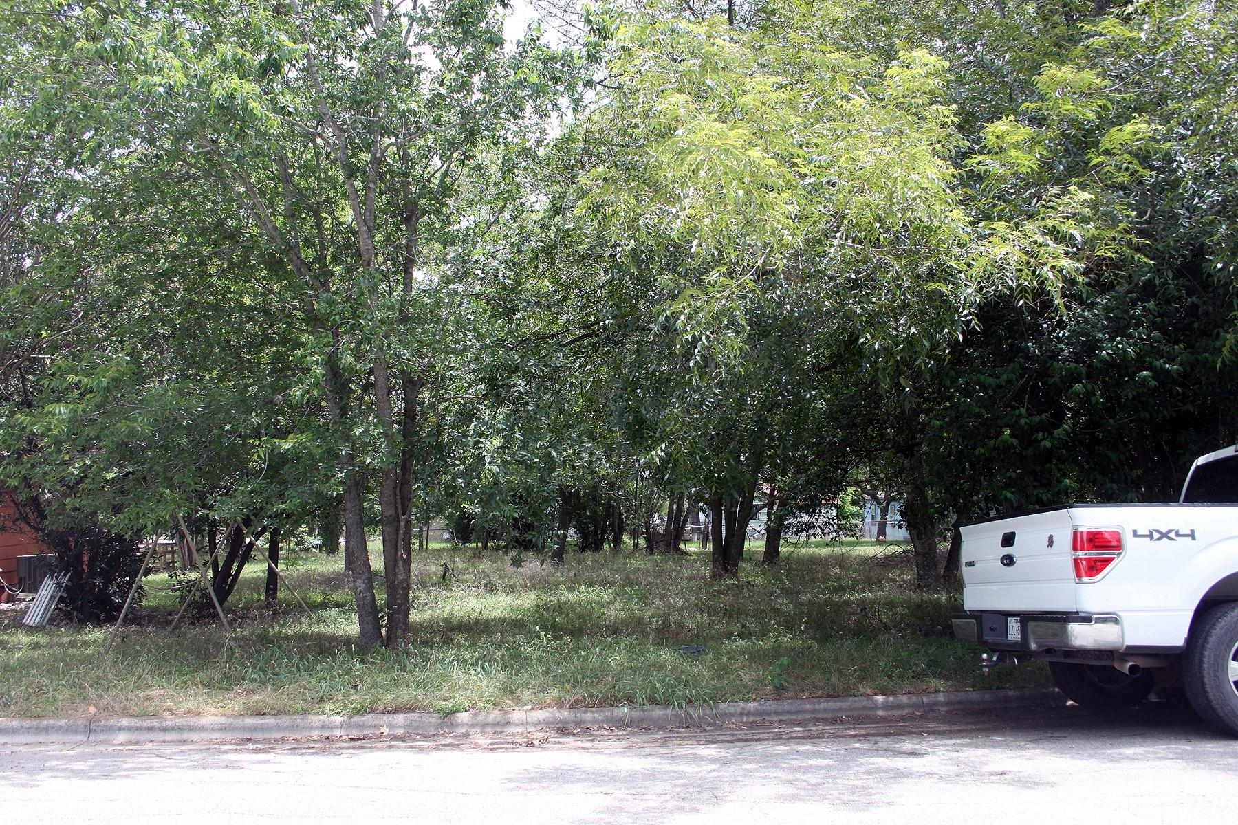 00 Laredo St, Lockhart, TX 78644