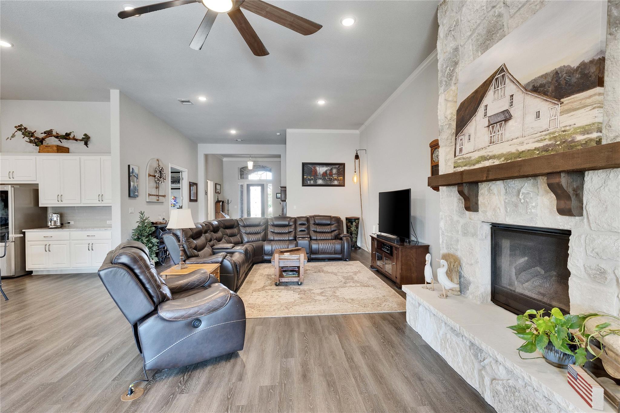 2817 Mossy Springs Dr, Leander, TX 78641