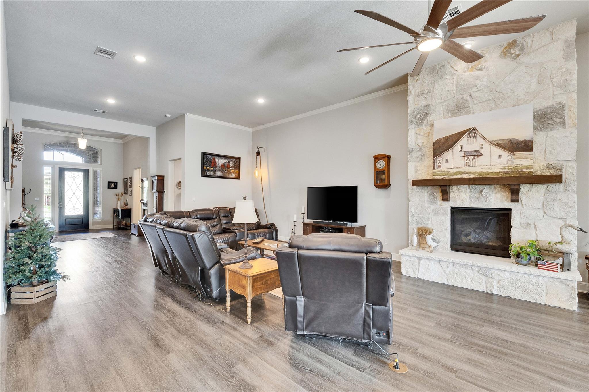 2817 Mossy Springs Dr, Leander, TX 78641