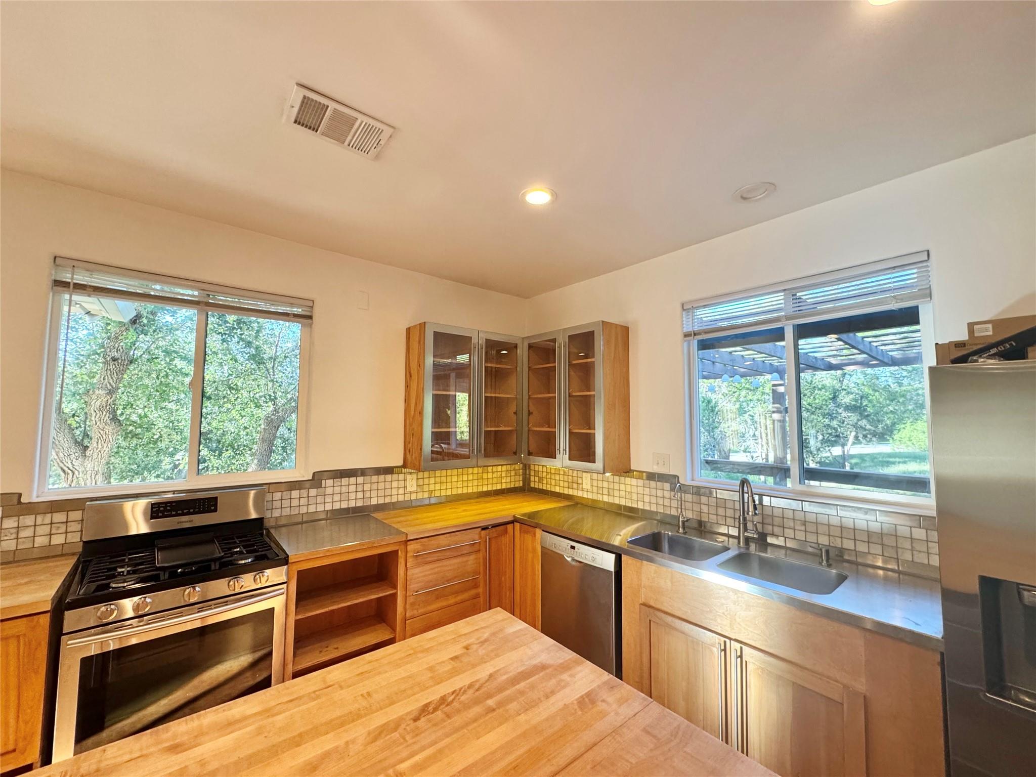 3210 R O Dr, Spicewood, TX 78669