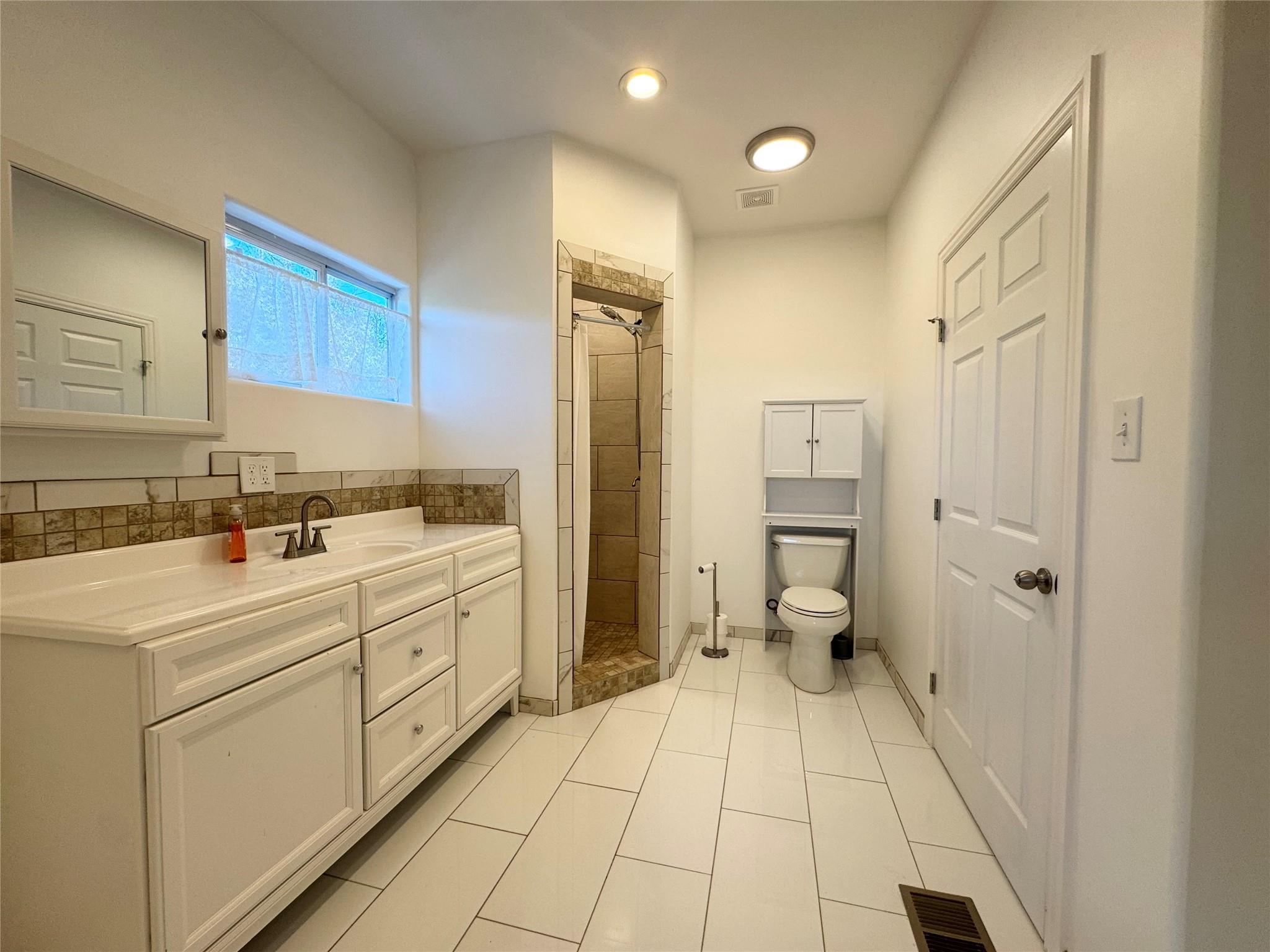 3210 R O Dr, Spicewood, TX 78669