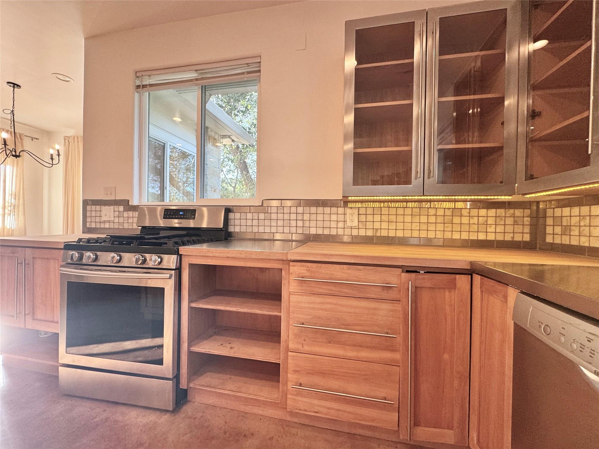 3210 R O Dr, Spicewood, TX 78669