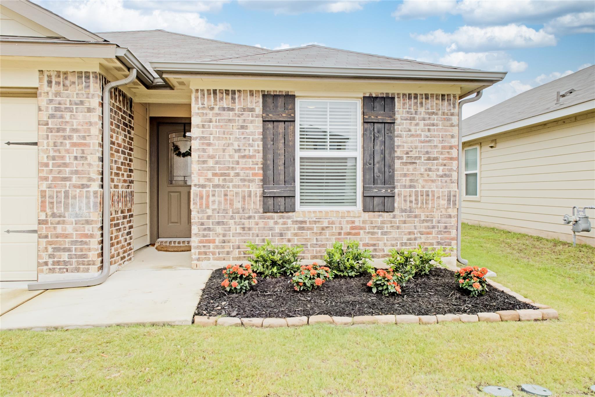 114 Creek Hollow Dr, Hutto, TX 78634