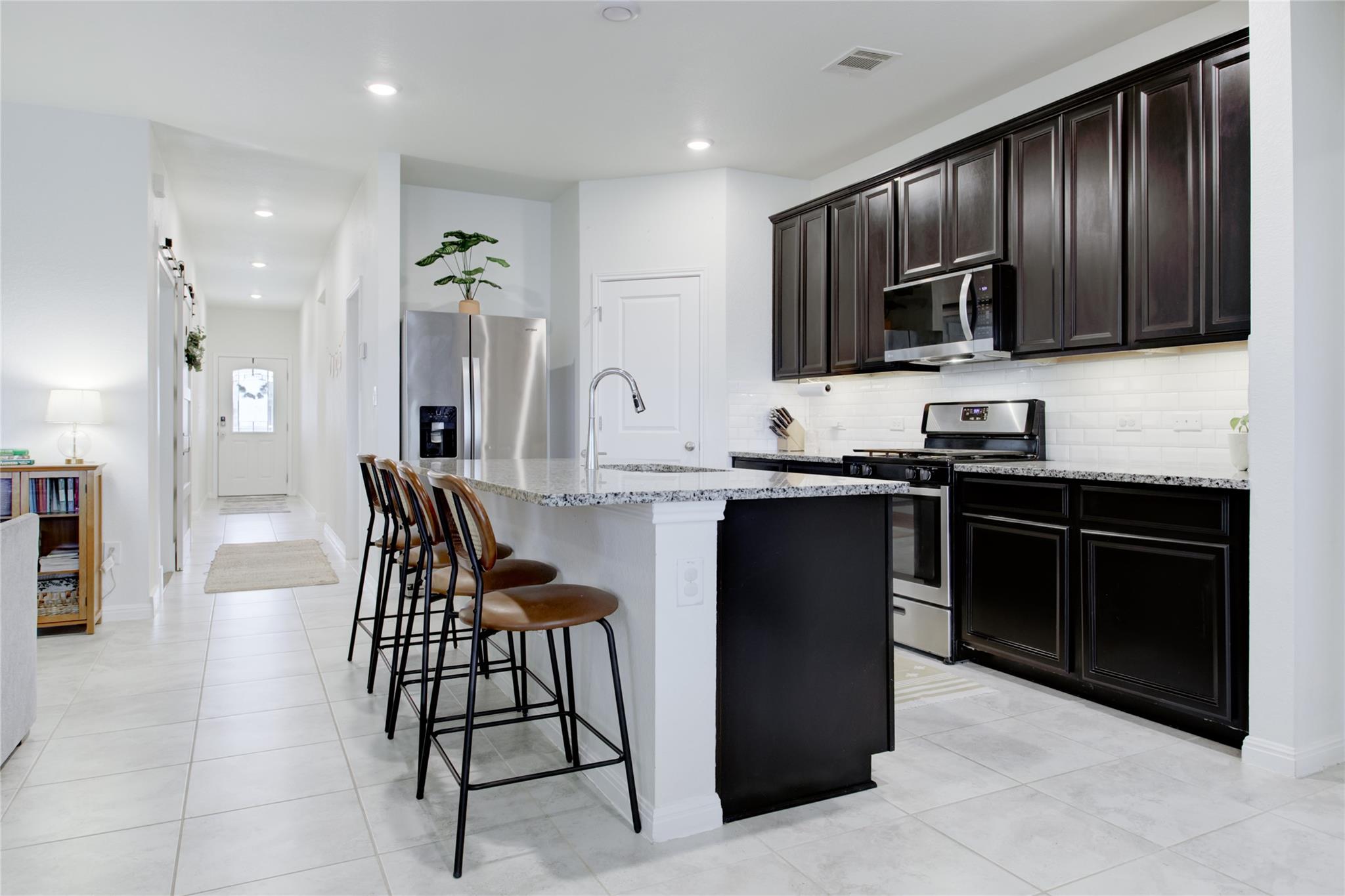 114 Creek Hollow Dr, Hutto, TX 78634