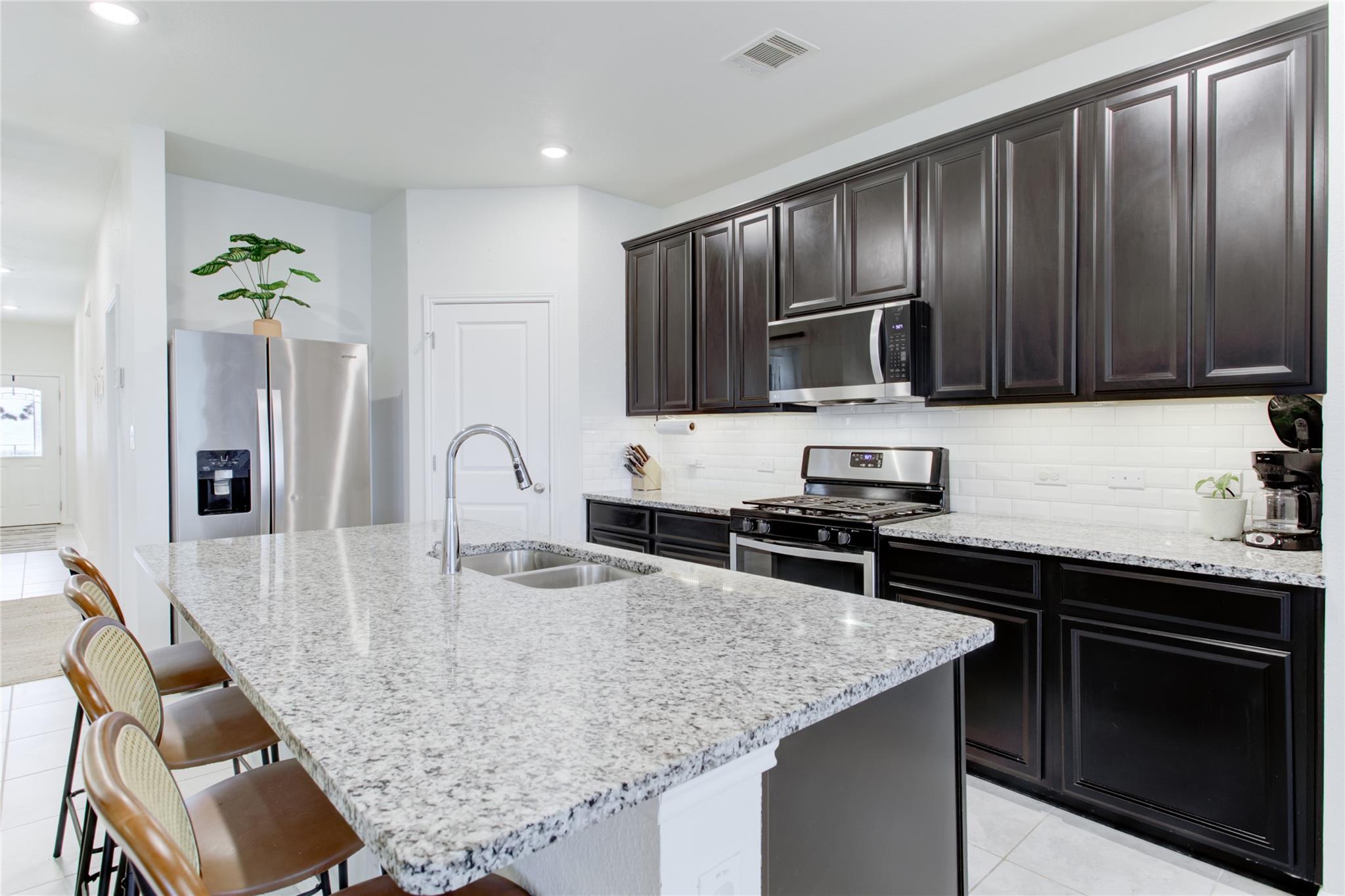 114 Creek Hollow Dr, Hutto, TX 78634