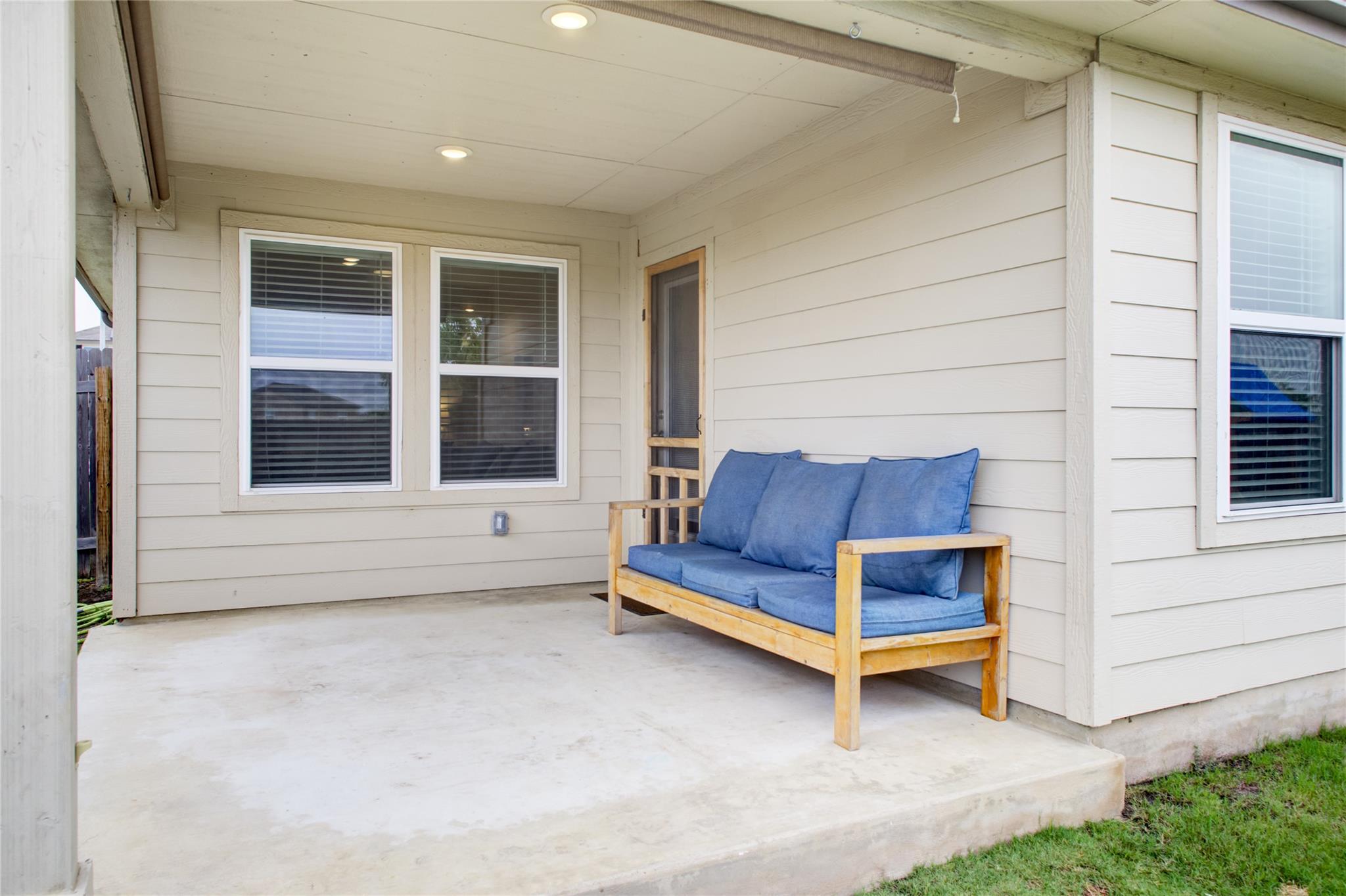 114 Creek Hollow Dr, Hutto, TX 78634