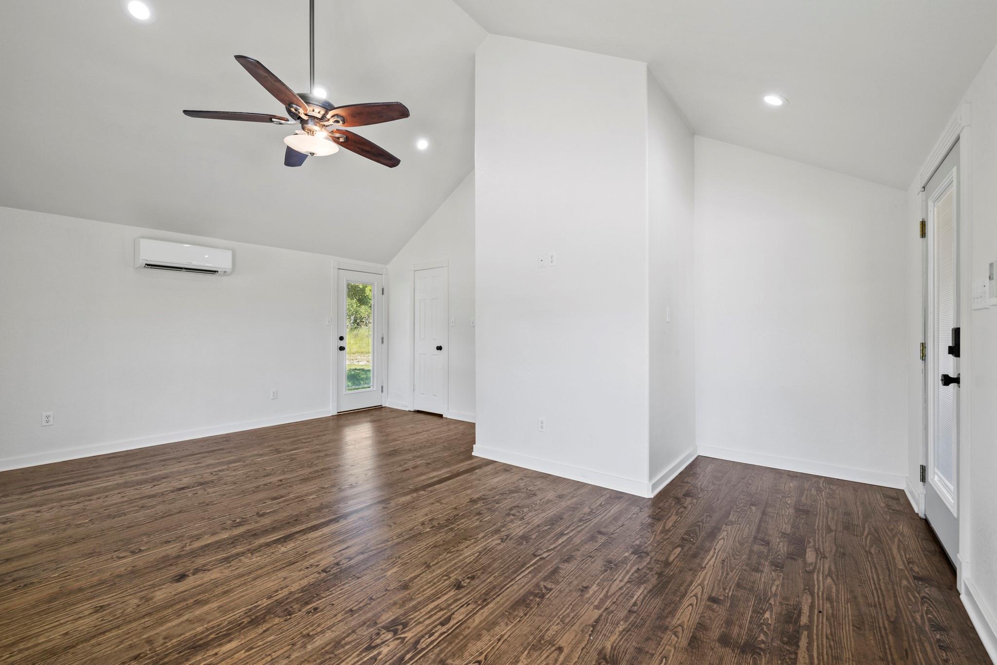 434 Gold Schaefer Rd, Fredericksburg, TX 78624