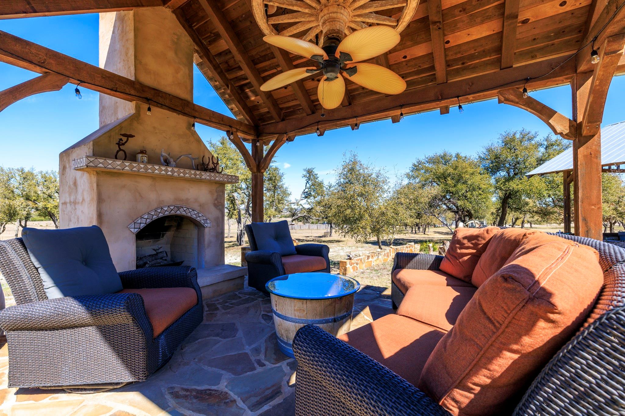 434 Gold Schaefer Rd, Fredericksburg, TX 78624