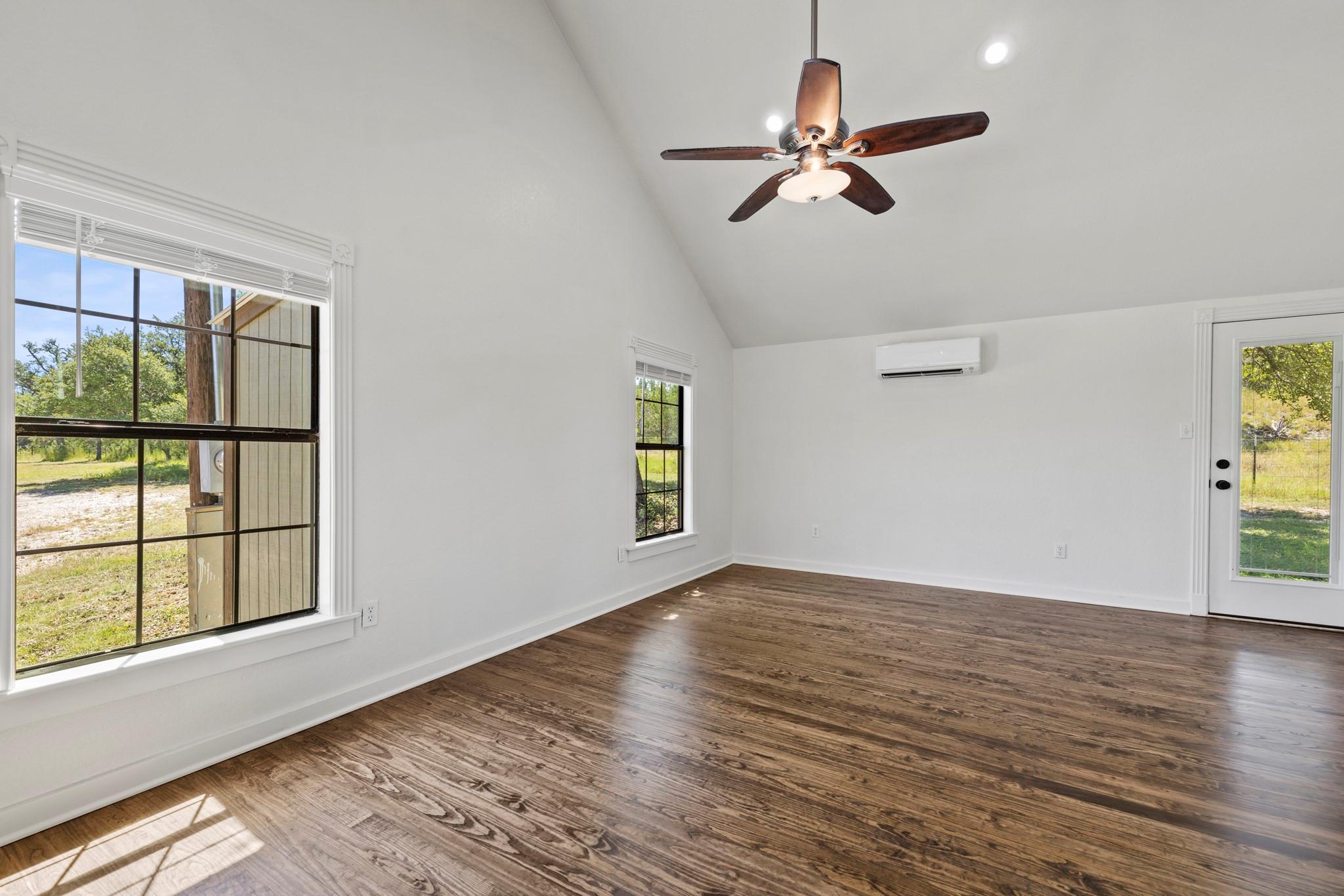 434 Gold Schaefer Rd, Fredericksburg, TX 78624