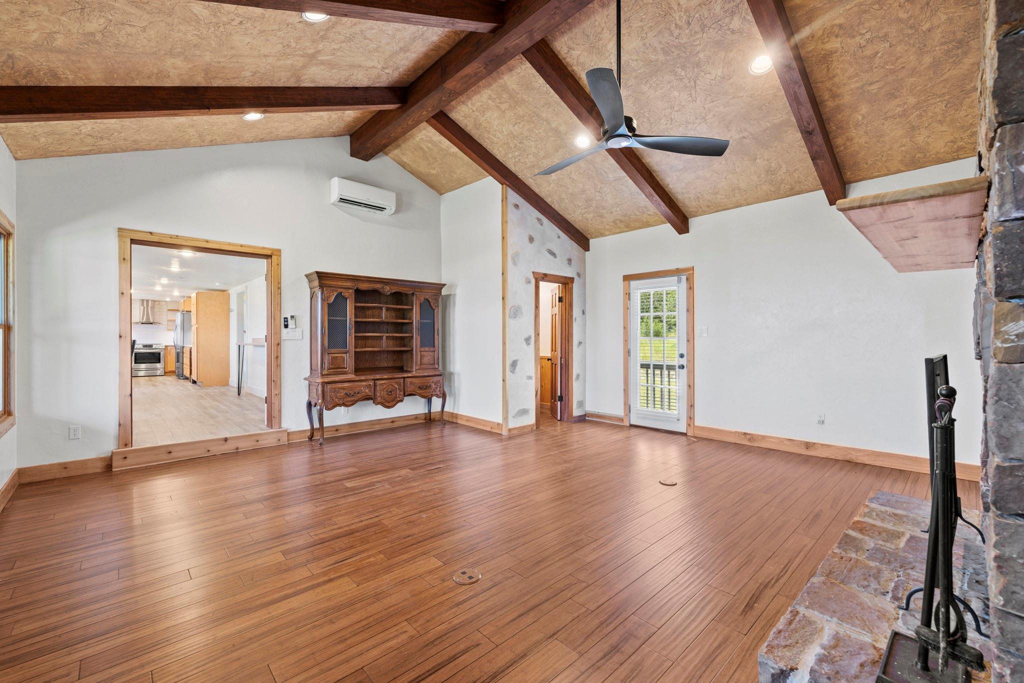434 Gold Schaefer Rd, Fredericksburg, TX 78624