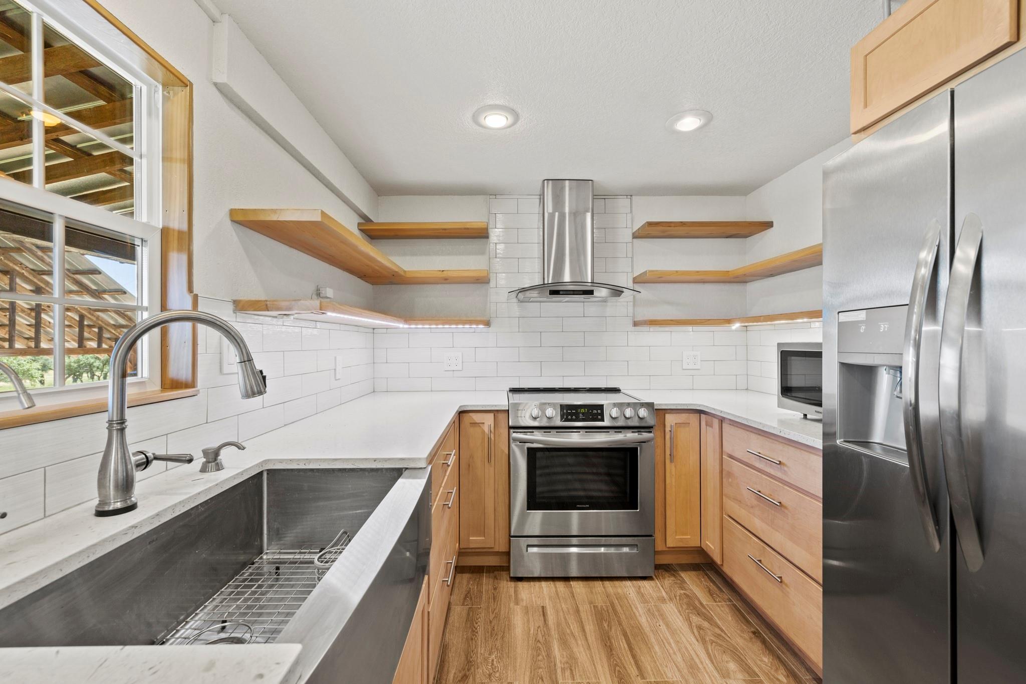 434 Gold Schaefer Rd, Fredericksburg, TX 78624